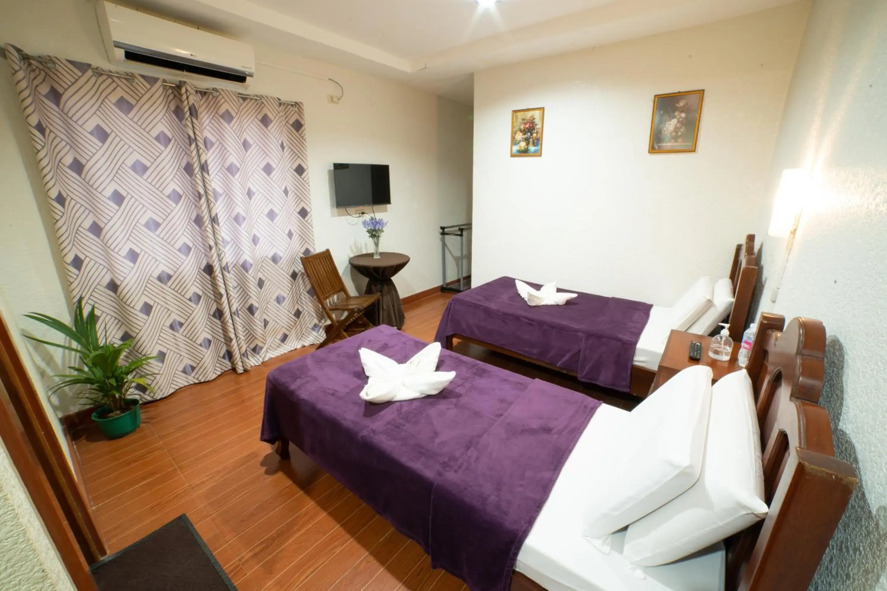 Photo of the whole room, Bed in Casañas Suites Photo of the whole room, Bed in Casañas Suites