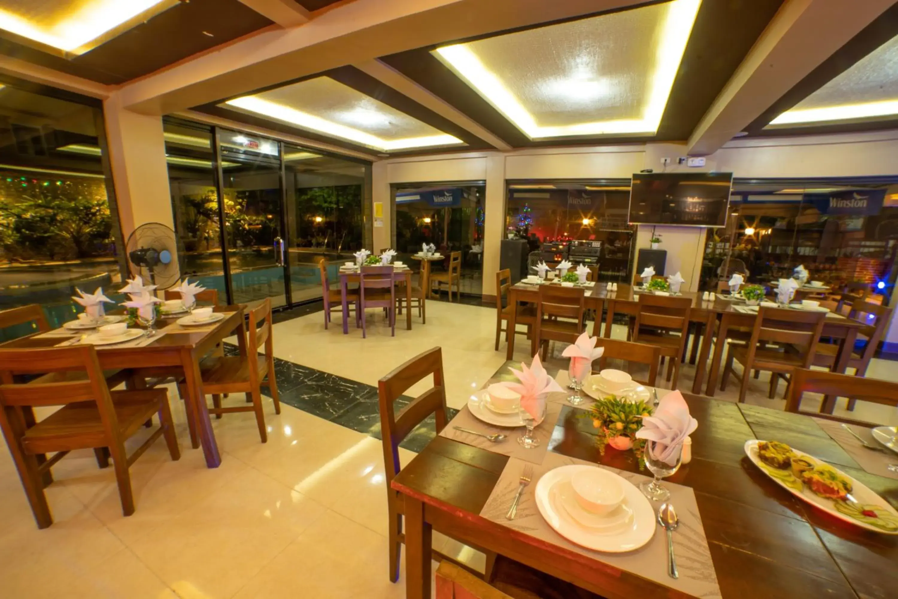 Restaurant/places to eat in Casañas Suites Restaurant/places to eat in Casañas Suites