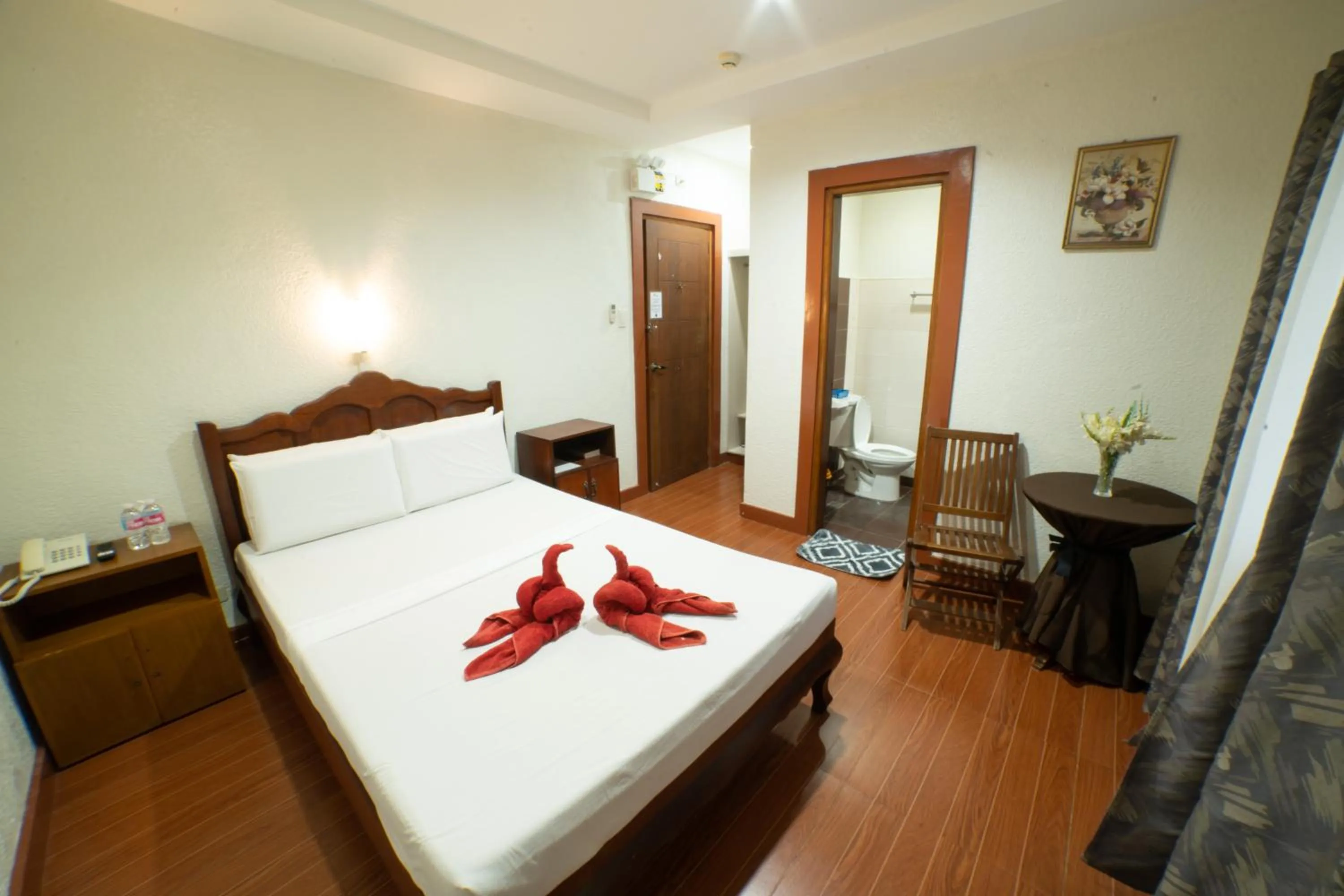 Photo of the whole room, Bed in Casañas Suites