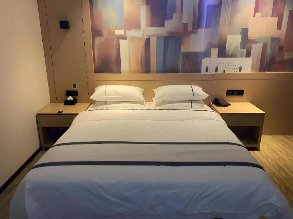 Bed in City Comfort Inn Wuhan Yangluo Wanda Plaza