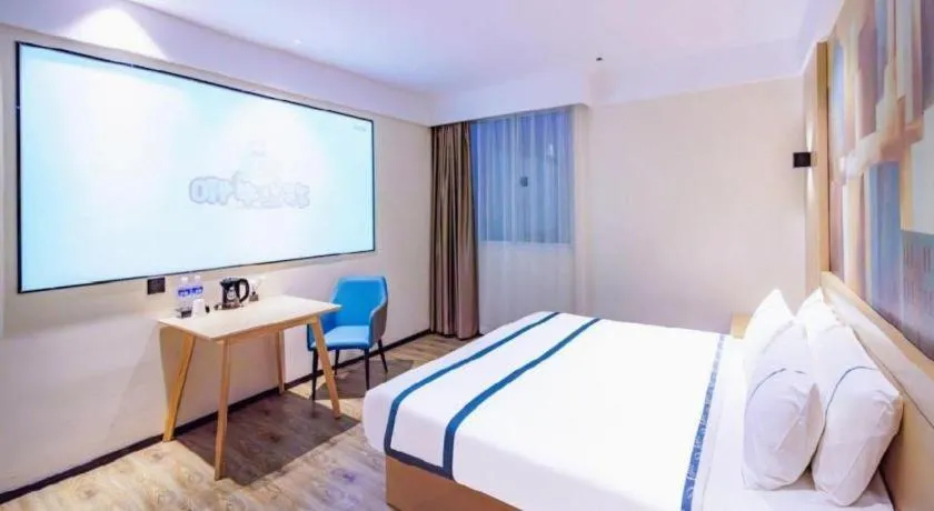 Bed in City Comfort Inn Wuhan Yangluo Wanda Plaza