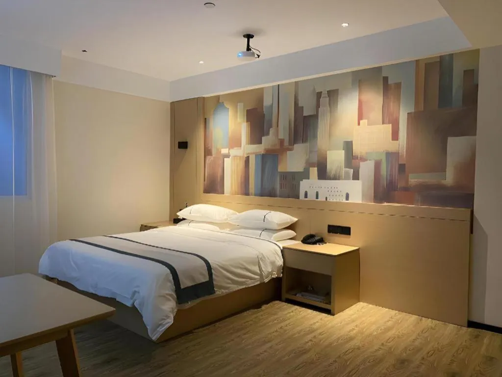 Bed in City Comfort Inn Wuhan Yangluo Wanda Plaza