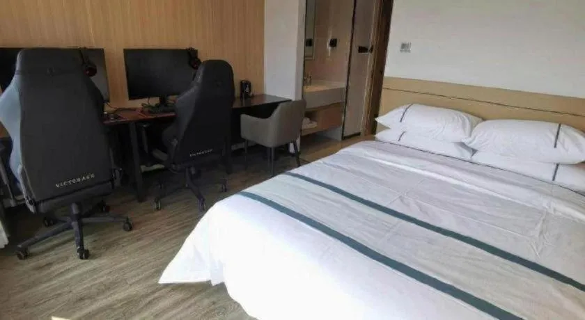 Bed in City Comfort Inn Wuhan Yangluo Wanda Plaza