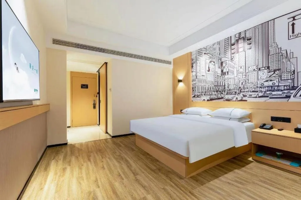 Bed in City Comfort Inn Wuhan Yangluo Wanda Plaza