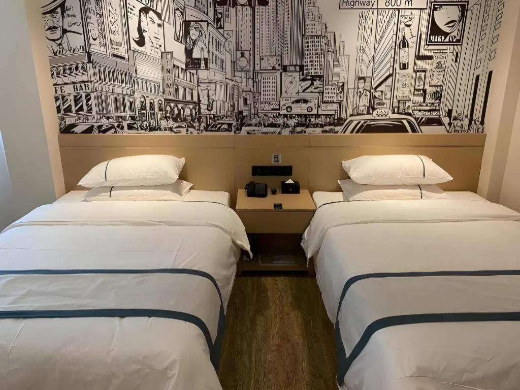 Bed in City Comfort Inn Wuhan Yangluo Wanda Plaza