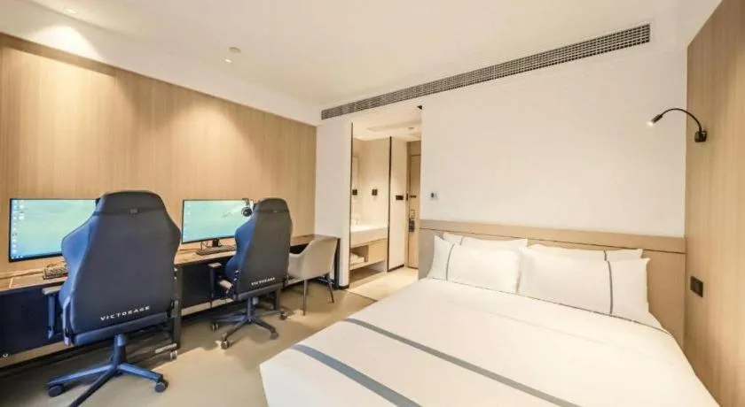 Bed in City Comfort Inn Wuhan Yangluo Wanda Plaza