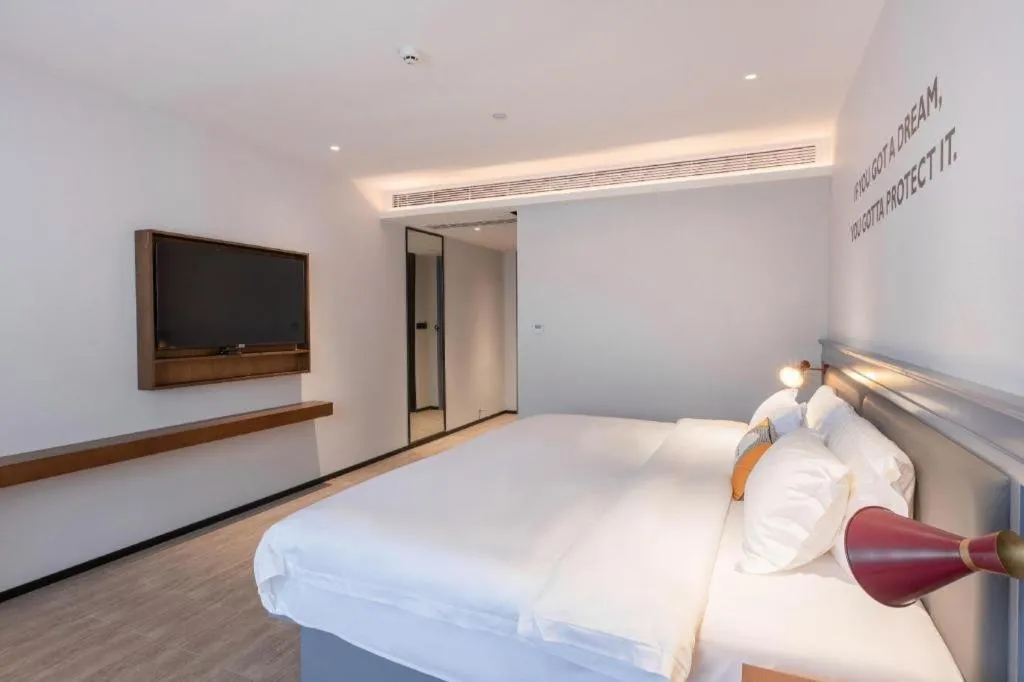 Bed in City Comfort Premier Hotel Nanning Guangxi University Zoo Metro Station