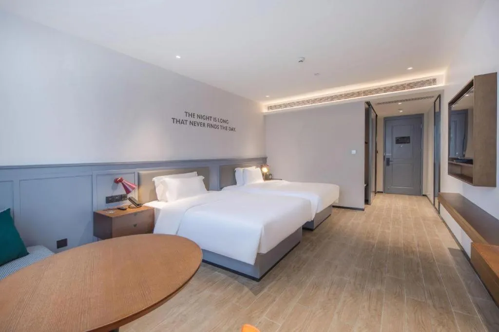 Bed in City Comfort Premier Hotel Nanning Guangxi University Zoo Metro Station