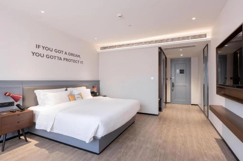 Bed in City Comfort Premier Hotel Nanning Guangxi University Zoo Metro Station