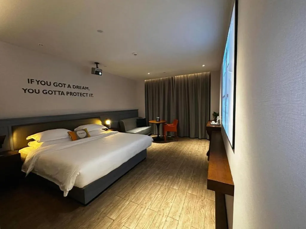 Bed in City Comfort Premier Hotel Nanning Guangxi University Zoo Metro Station