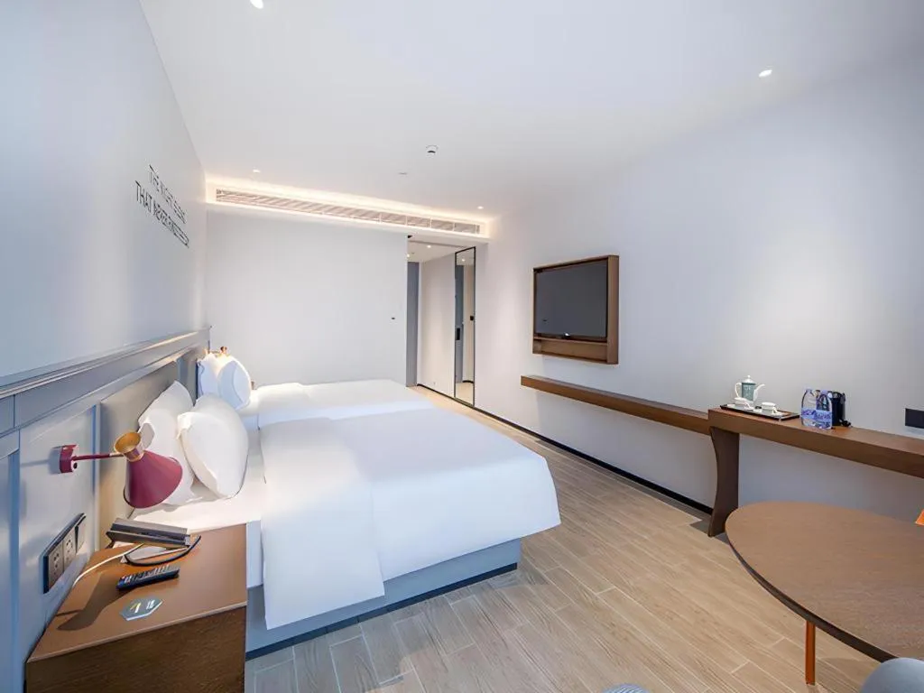 Bed in City Comfort Premier Hotel Nanning Guangxi University Zoo Metro Station