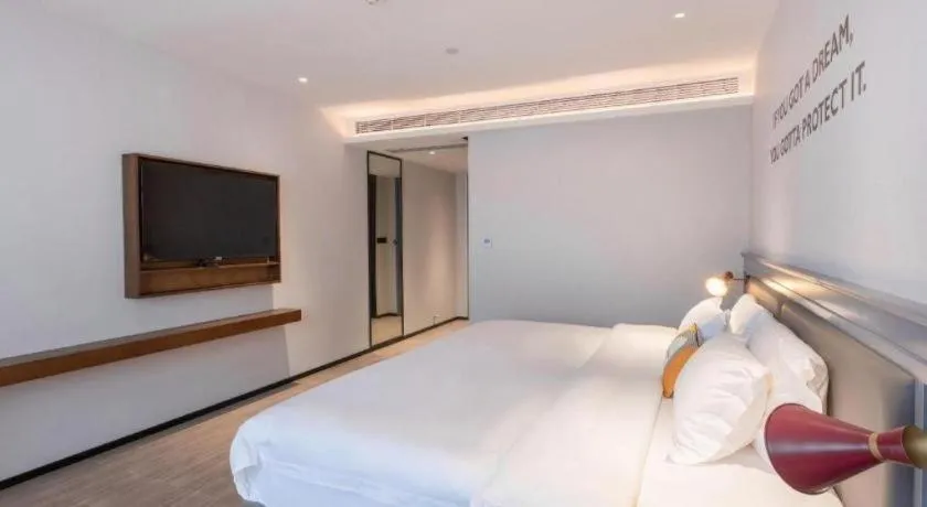 Bed in City Comfort Premier Hotel Nanning Guangxi University Zoo Metro Station