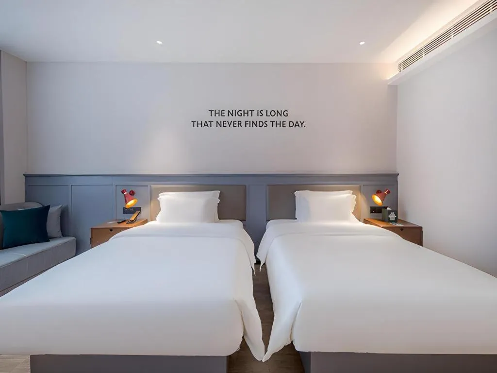 Bed in City Comfort Premier Hotel Nanning Guangxi University Zoo Metro Station