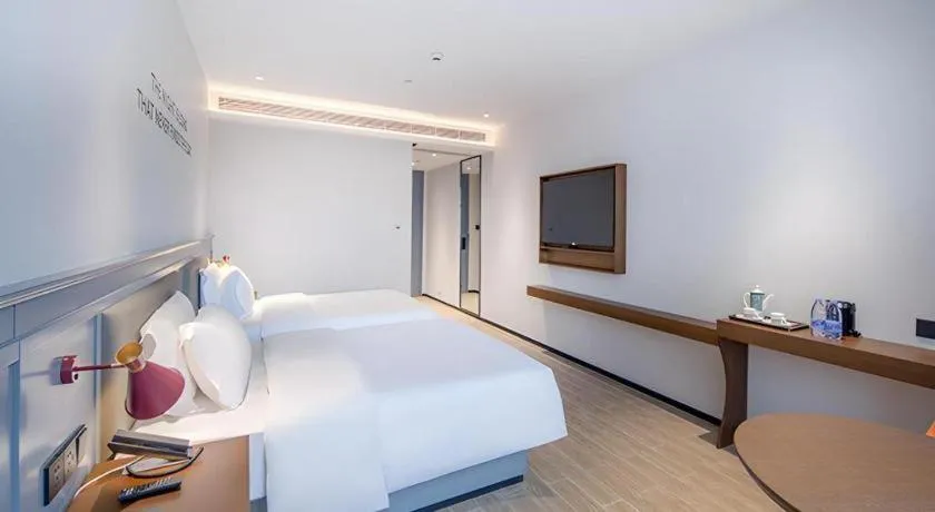 Bed in City Comfort Premier Hotel Nanning Guangxi University Zoo Metro Station