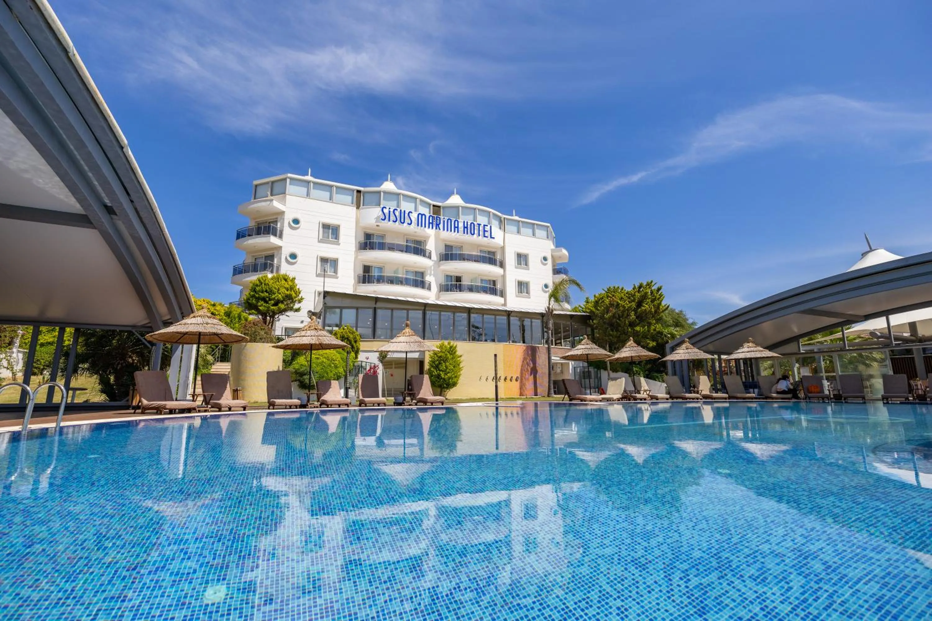 Property building in Sisus Marina Hotel