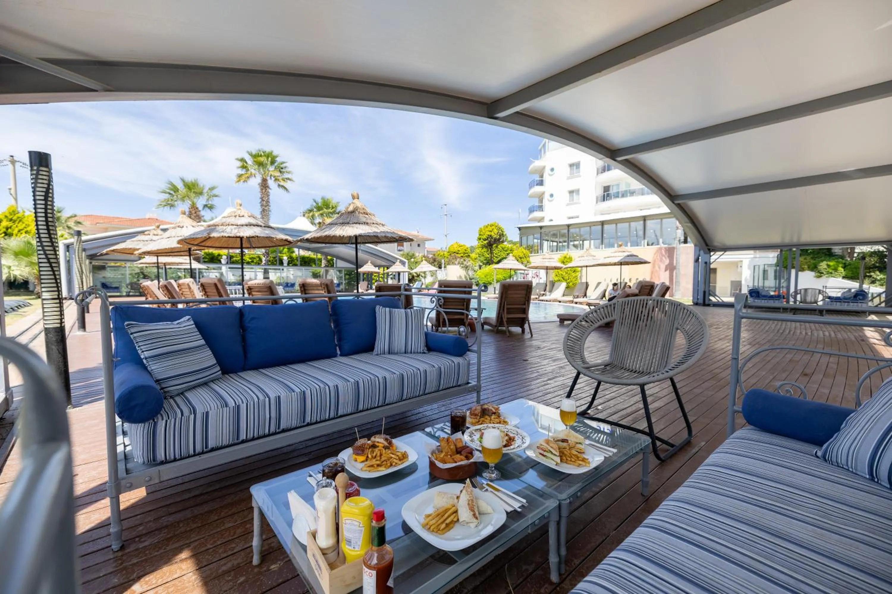 Patio in Sisus Marina Hotel