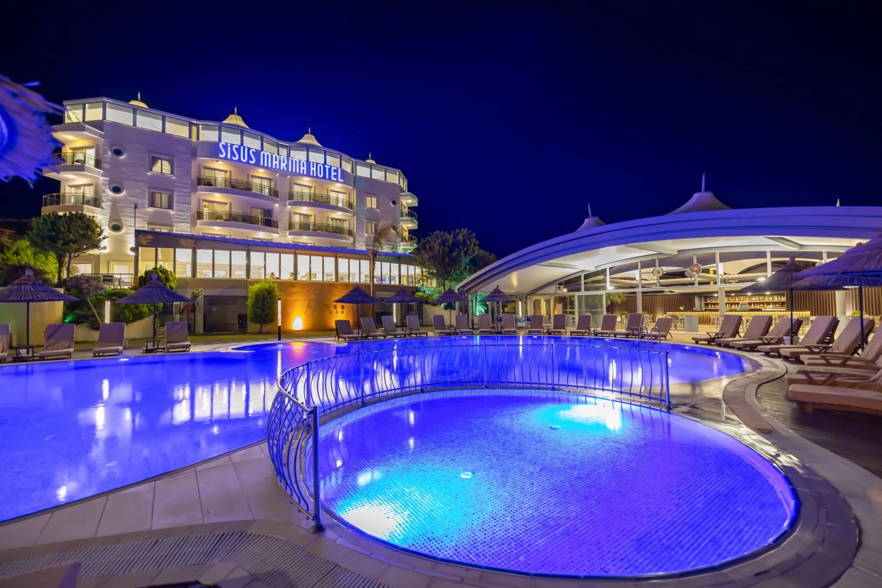 Property building in Sisus Marina Hotel