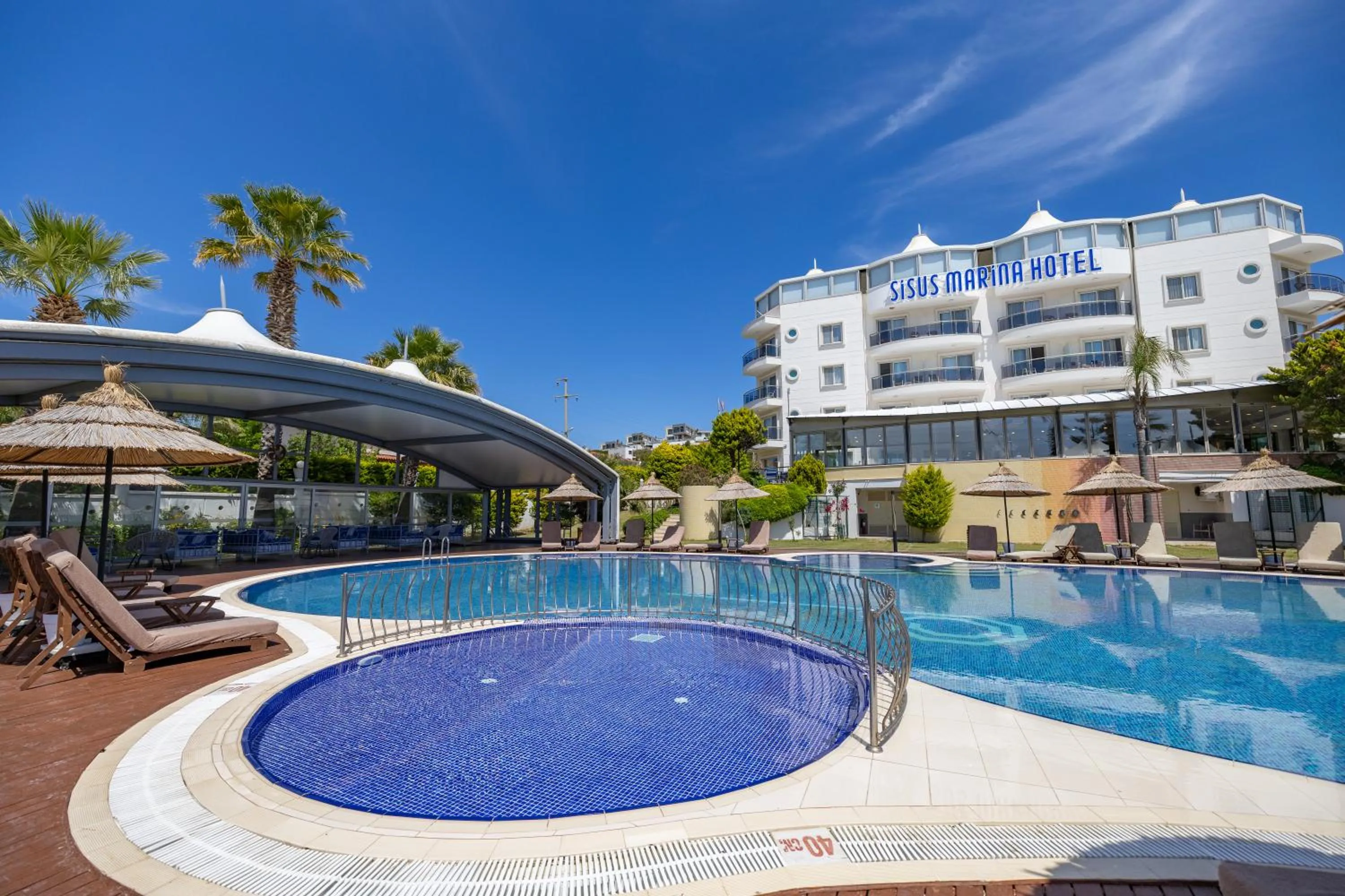 Property building in Sisus Marina Hotel
