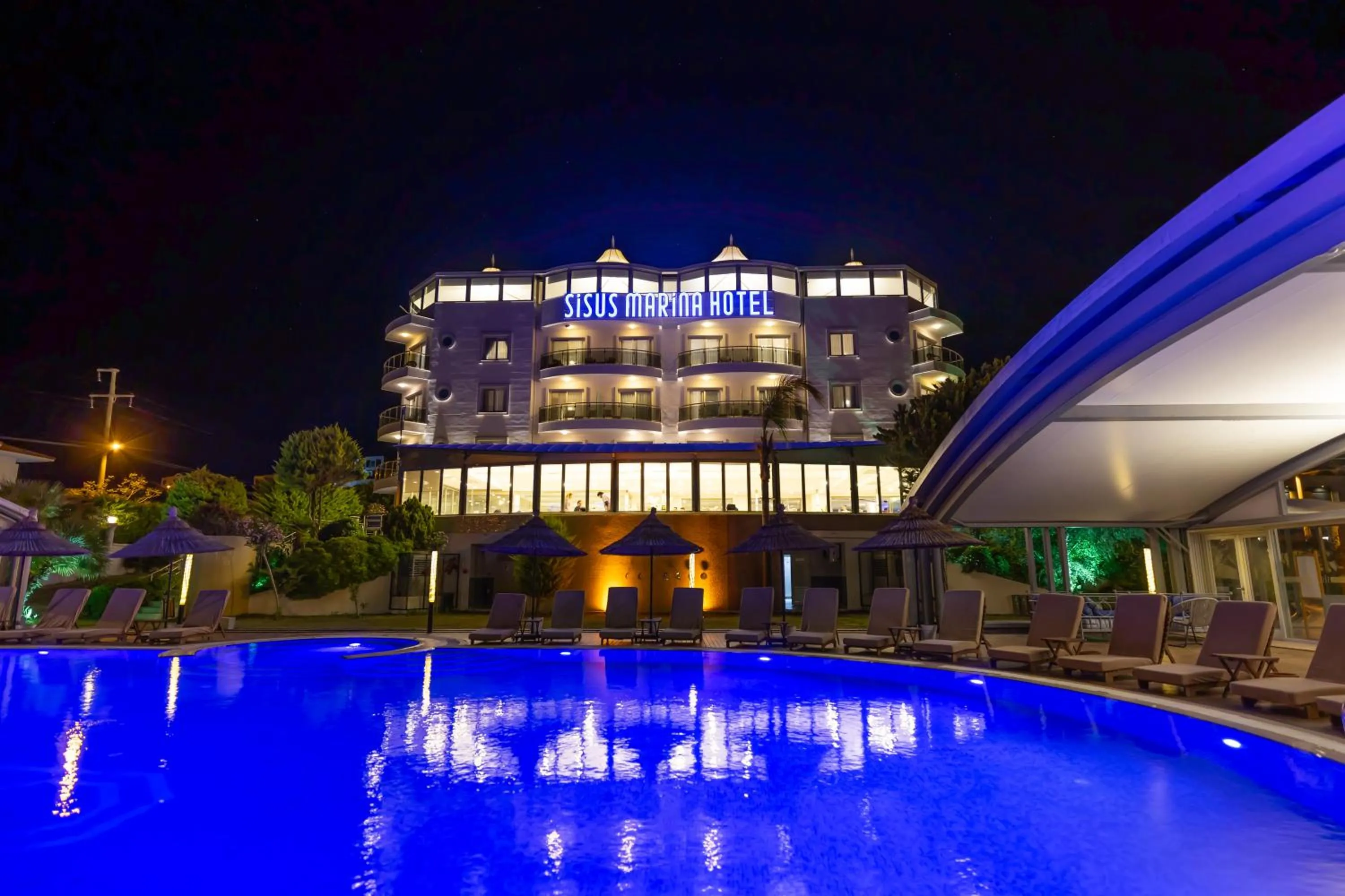 Property building in Sisus Marina Hotel