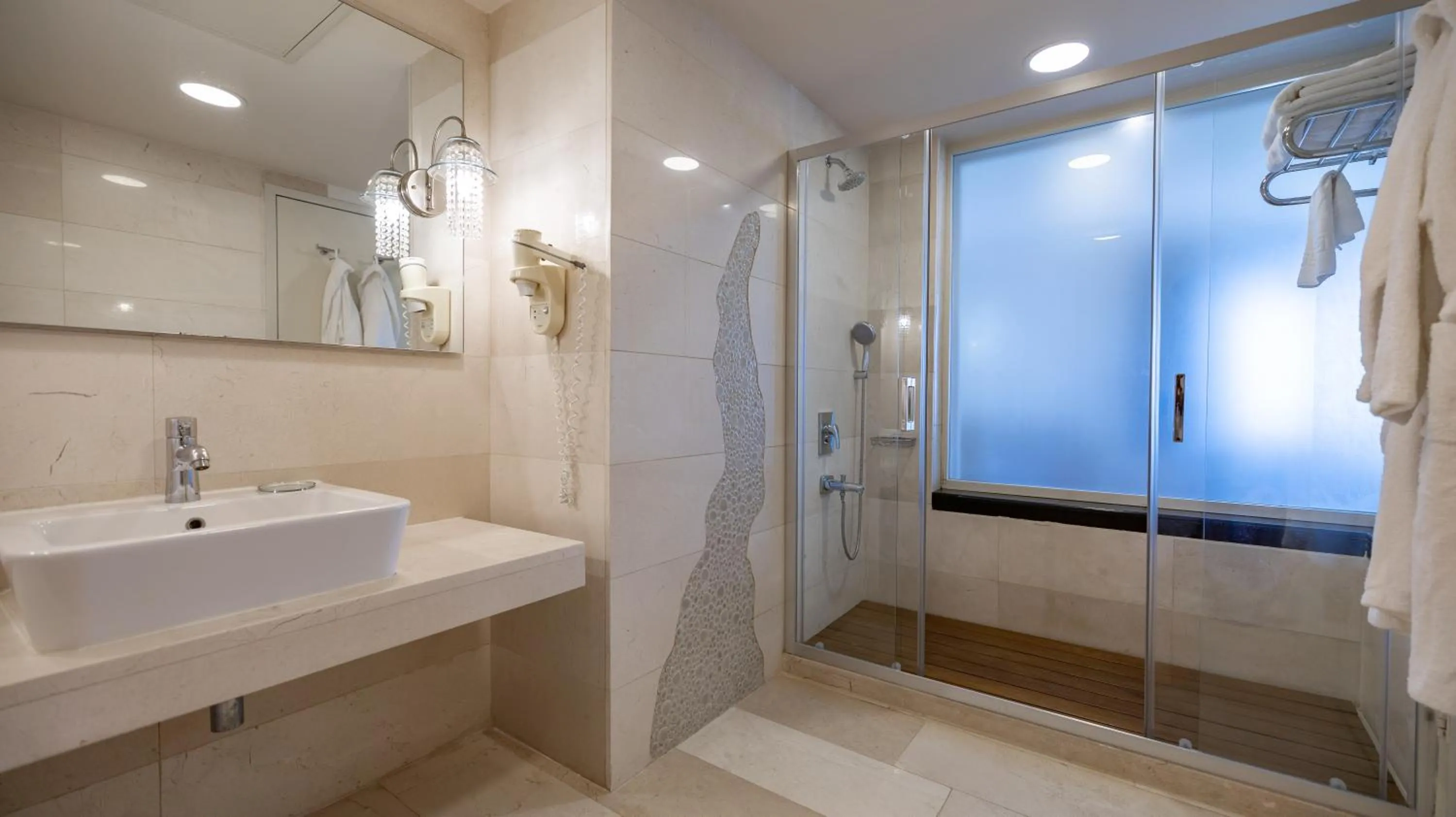 Shower in Sisus Marina Hotel