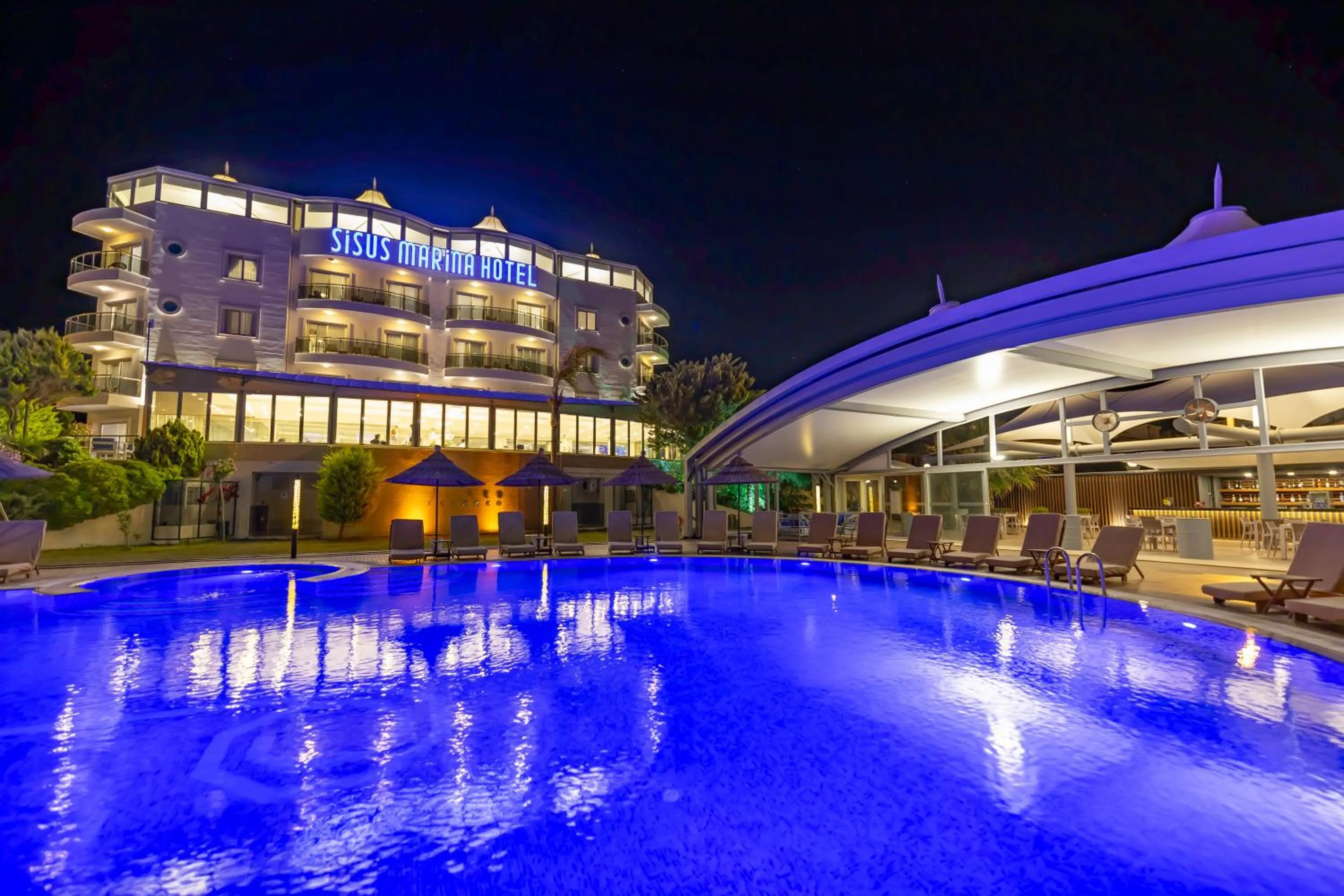 Property building in Sisus Marina Hotel