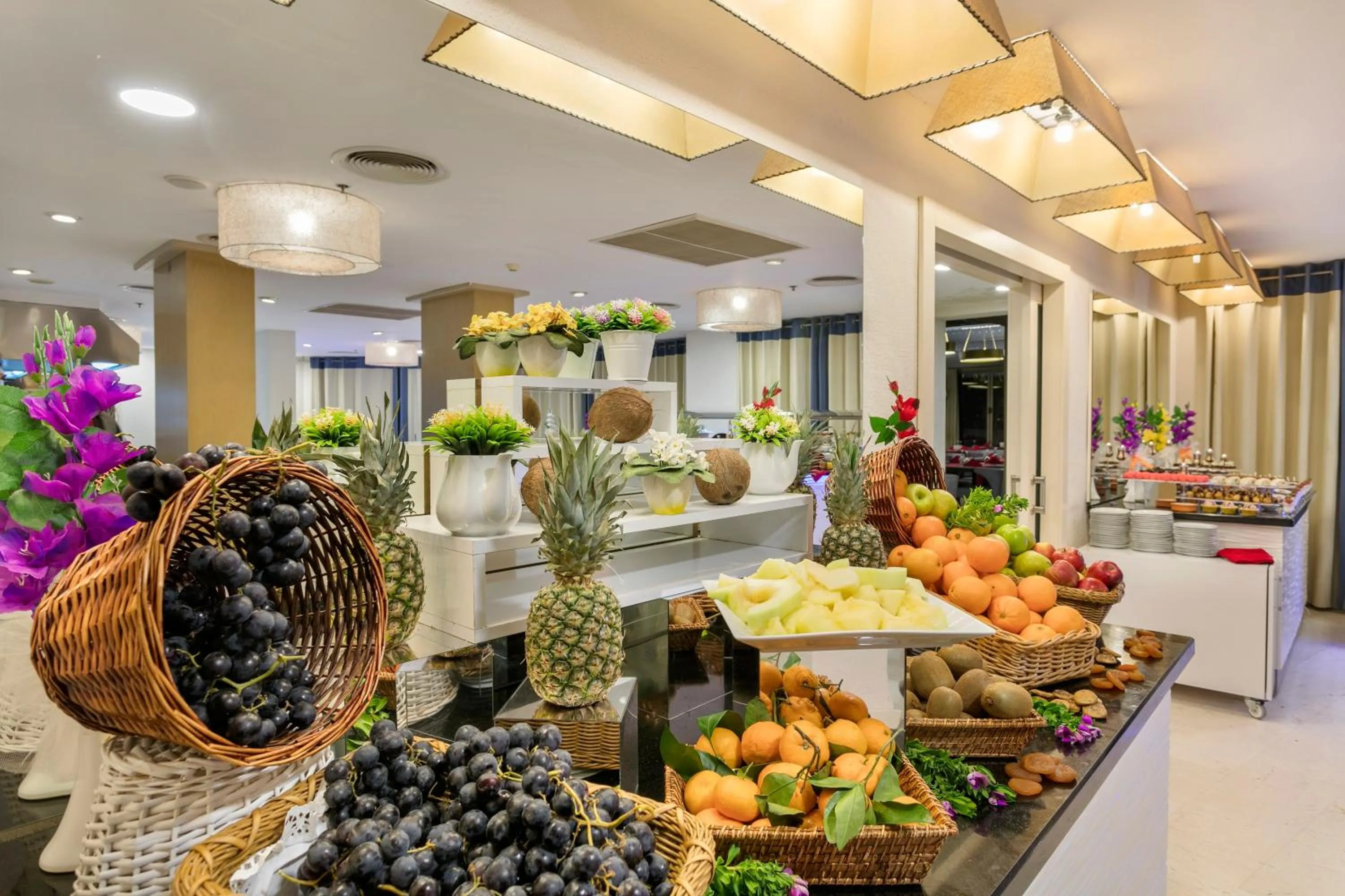 Restaurant/places to eat in Sisus Marina Hotel