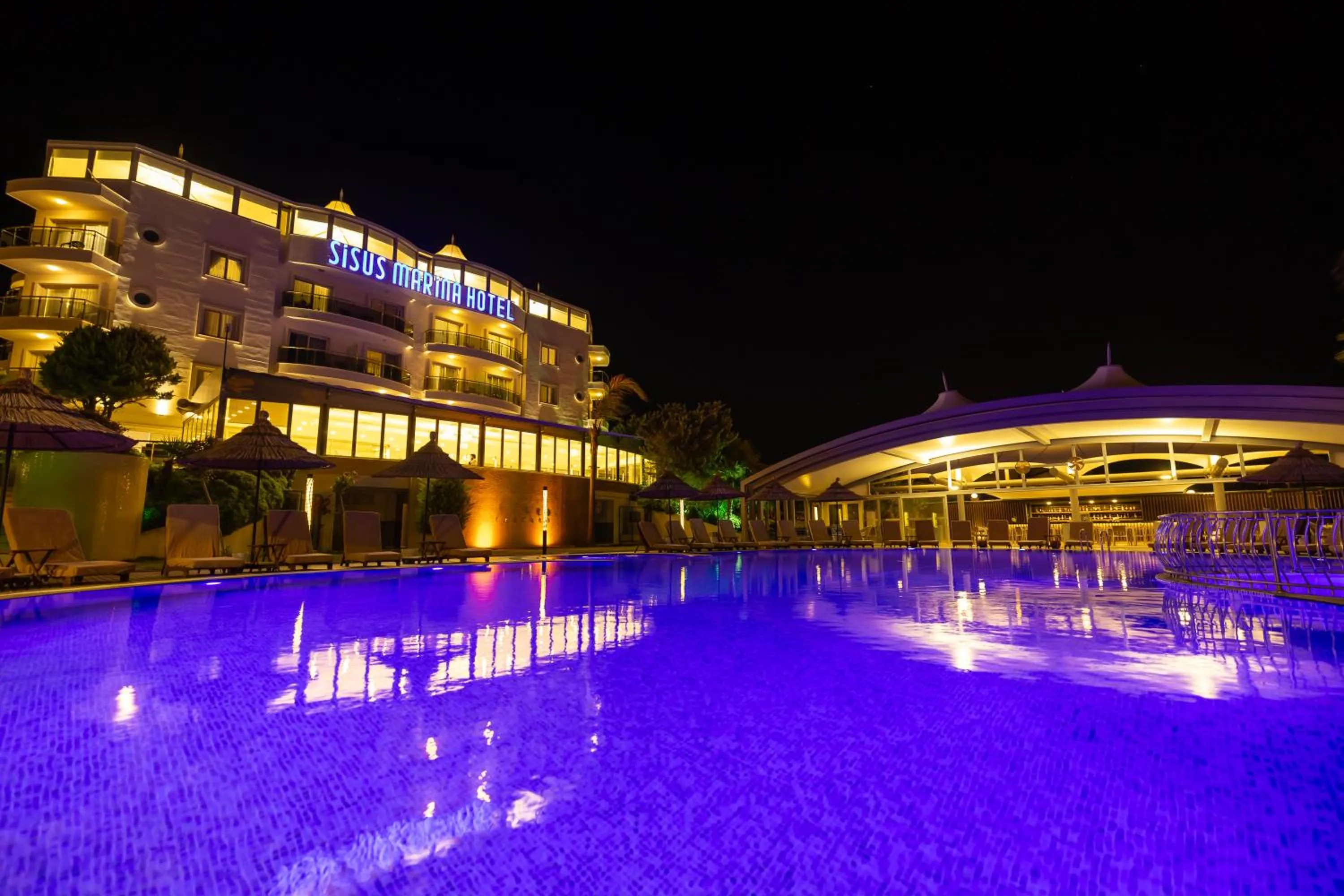 Property building in Sisus Marina Hotel