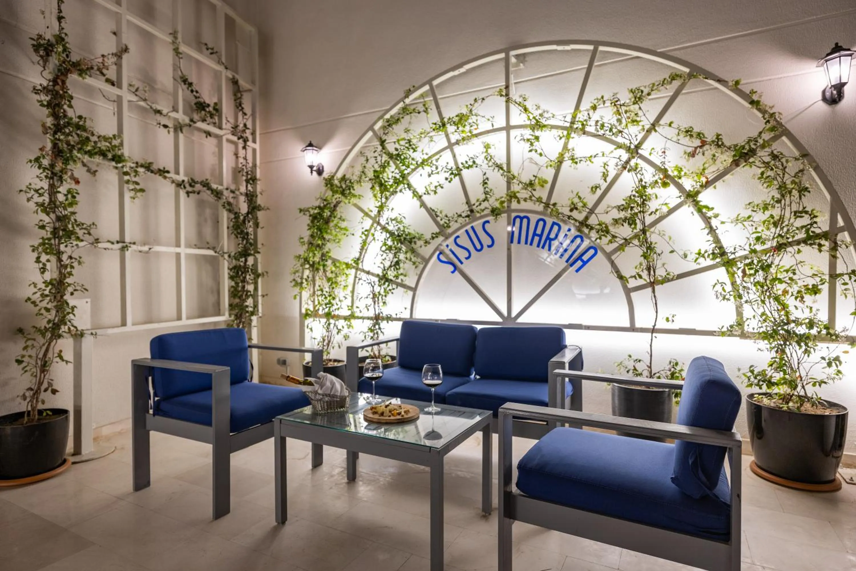 Patio in Sisus Marina Hotel