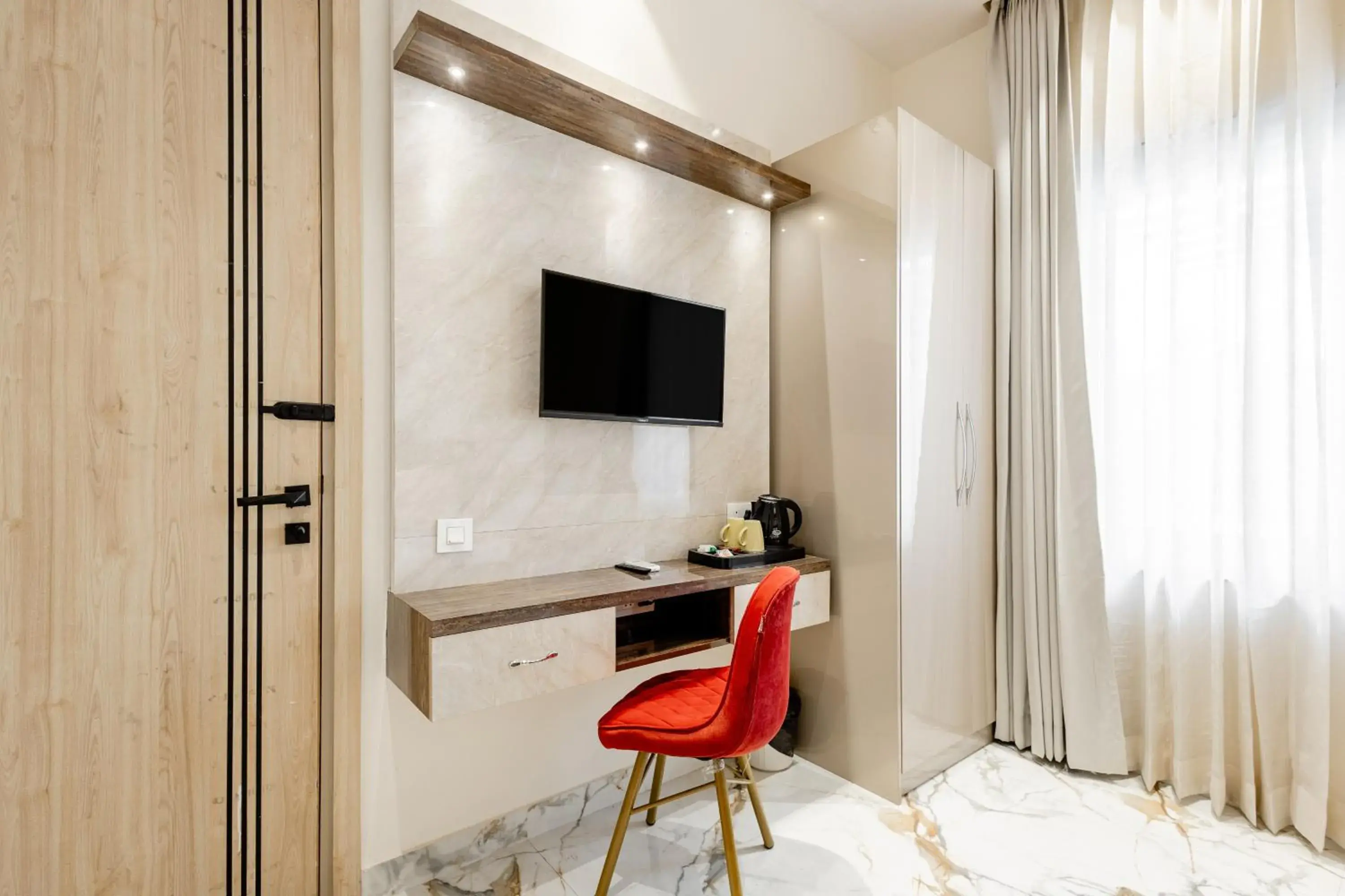 Deluxe King Room - single occupancy in Lime Tree B&B Pari Chowk Deluxe King Room - single occupancy in Lime Tree B&B Pari Chowk