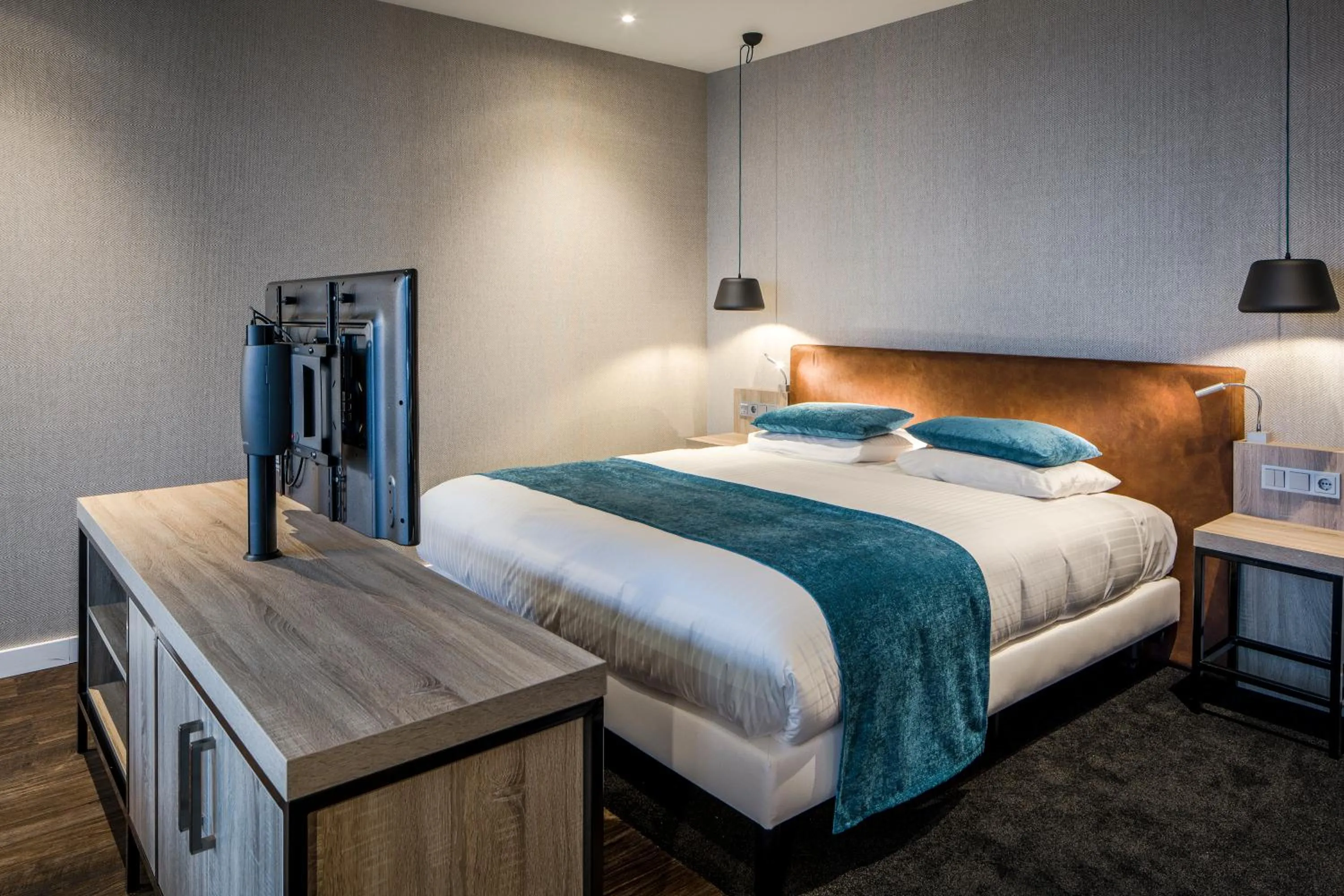 Bedroom, Bed in Van der Valk hotel Veenendaal