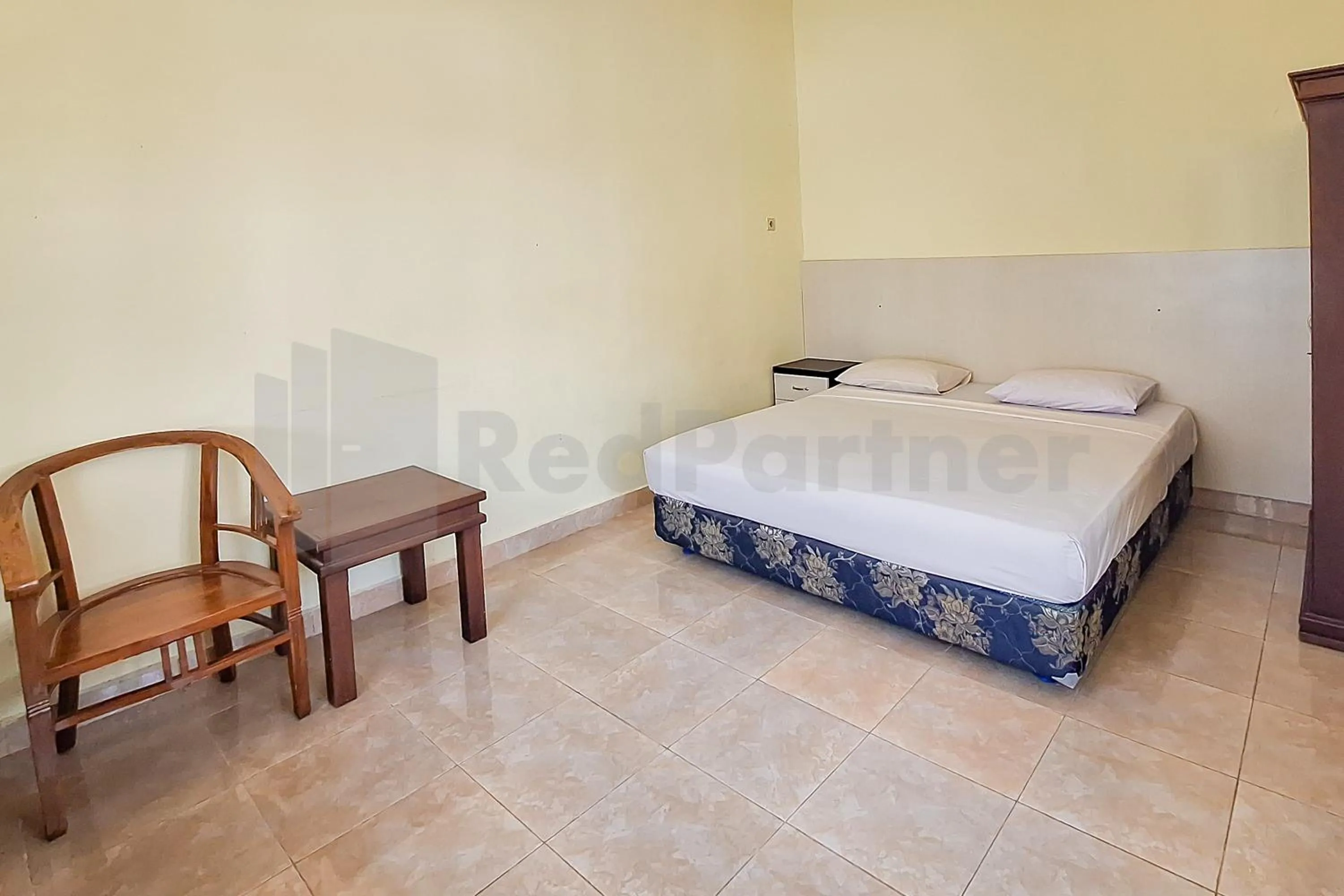 Bedroom, Bed in Aman Guest House Redpartner