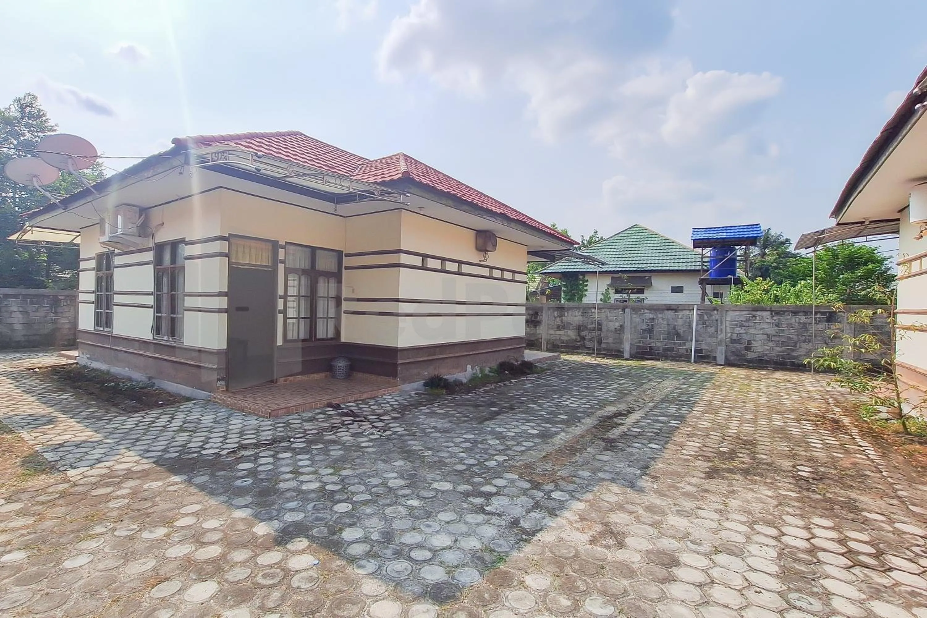 Property building in Aman Guest House Redpartner