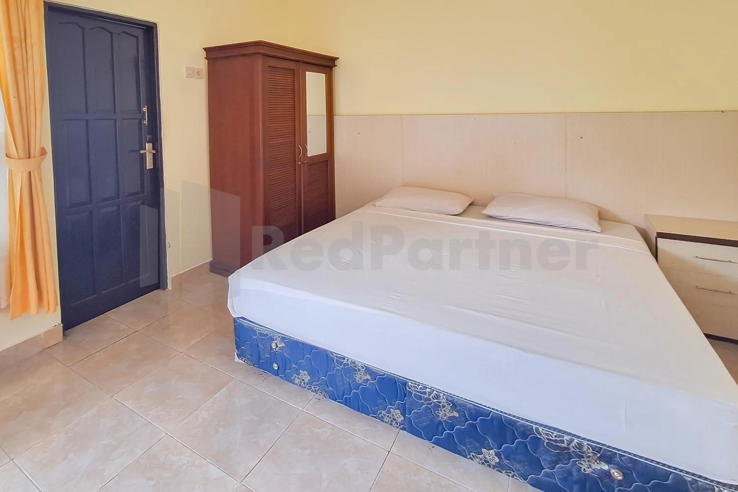 Bedroom, Bed in Aman Guest House Redpartner