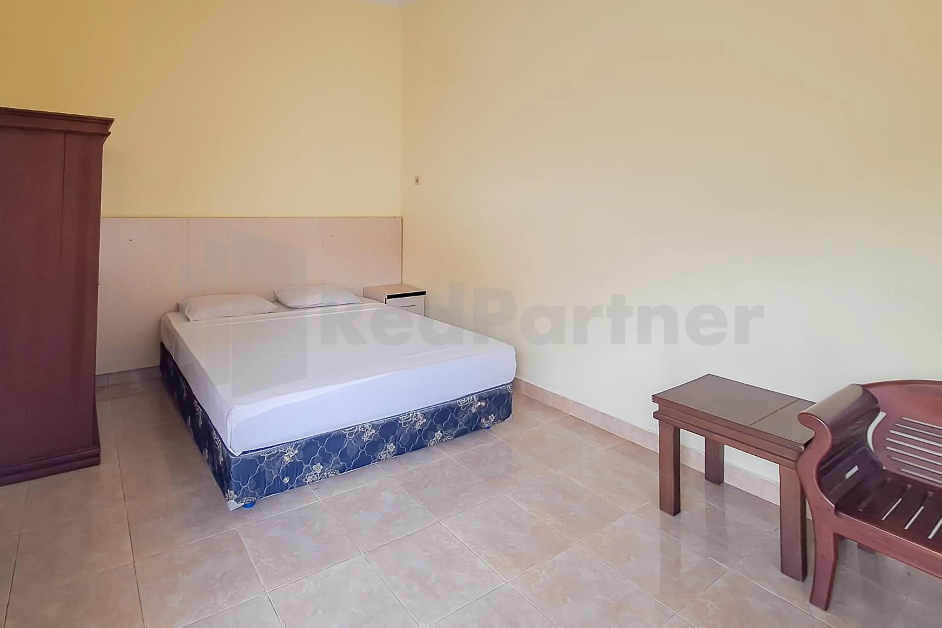 Bedroom, Bed in Aman Guest House Redpartner