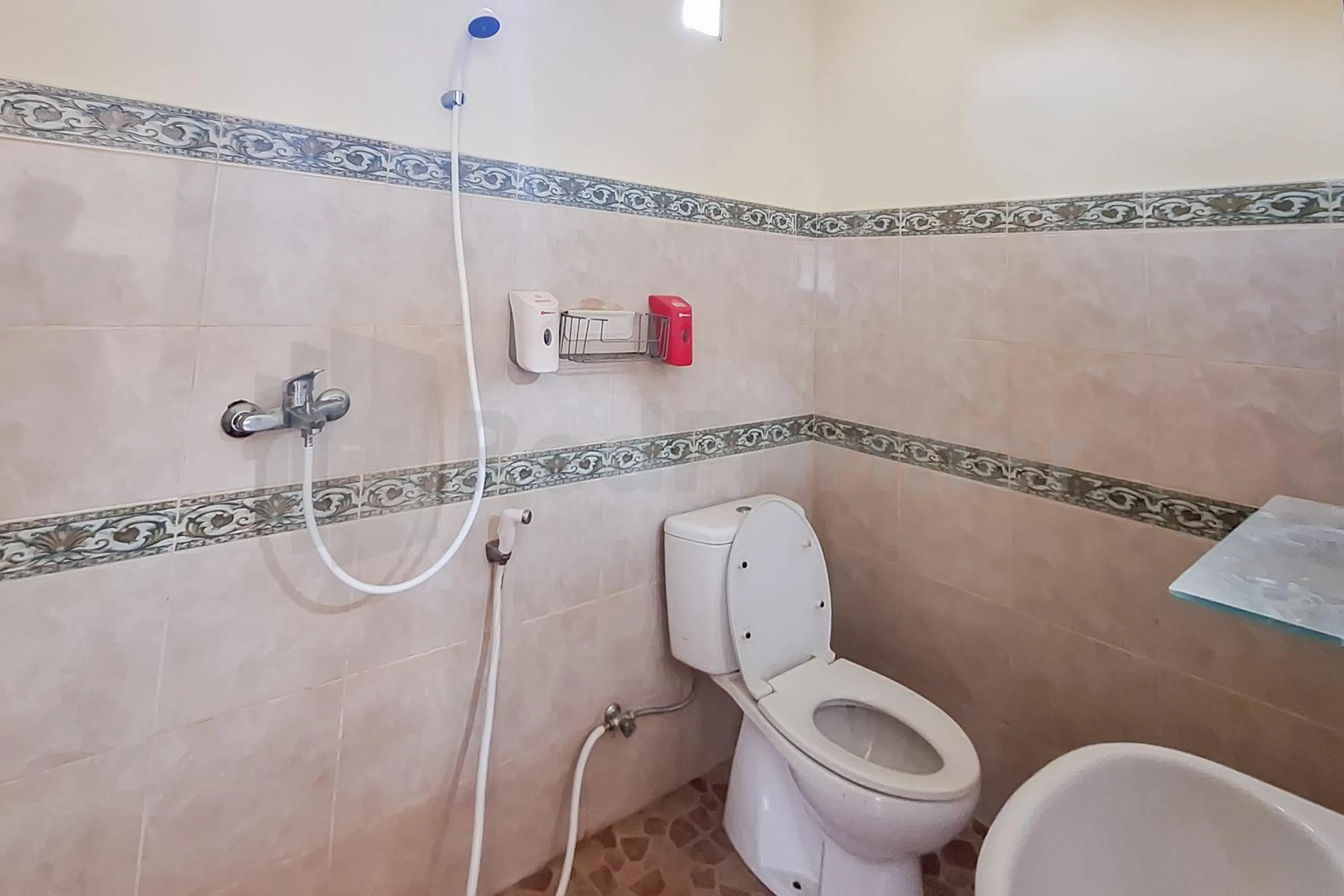 Bathroom in Aman Guest House Redpartner
