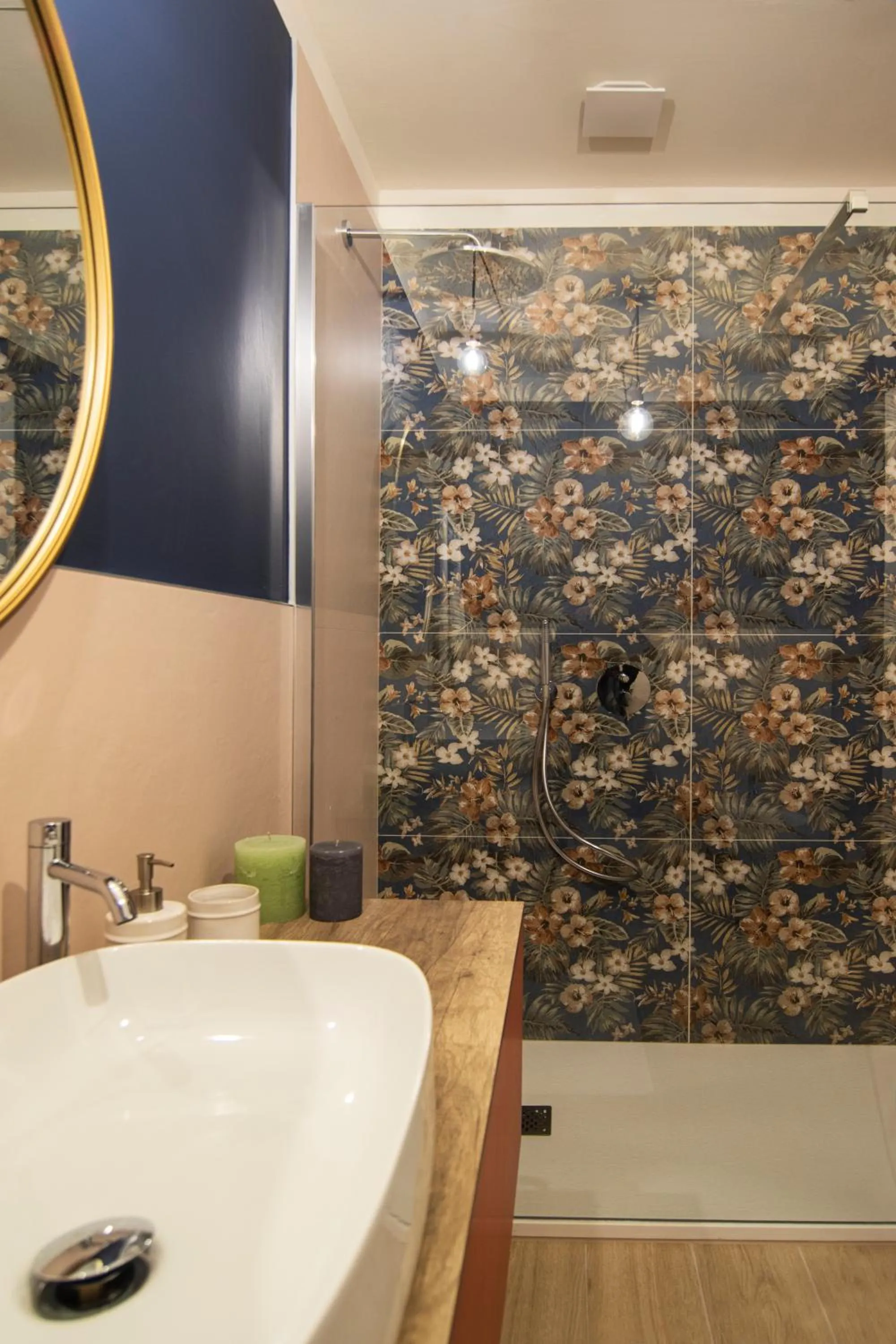 Shower in Gigi Suites&Apartments