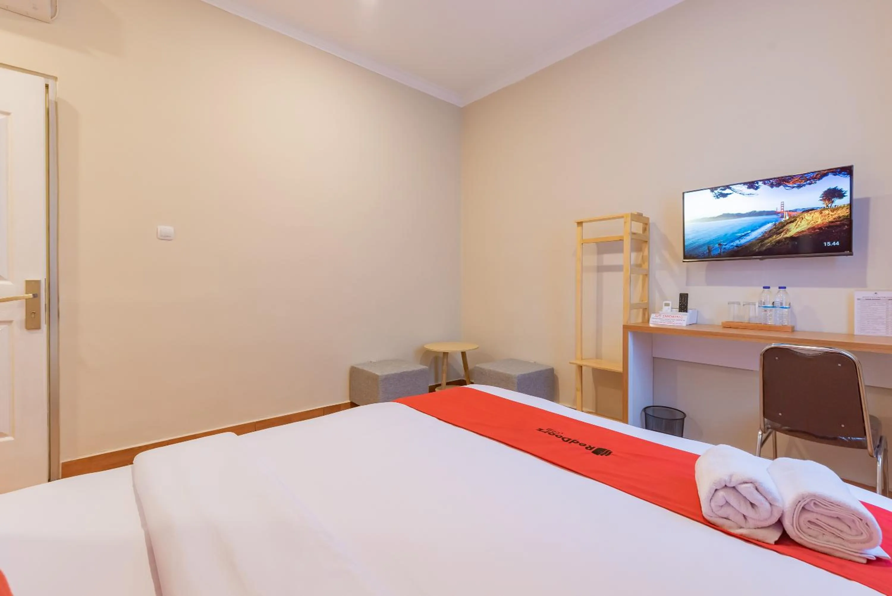 Bedroom, Bed in RedDoorz Plus @ Bagusrangin Street 2