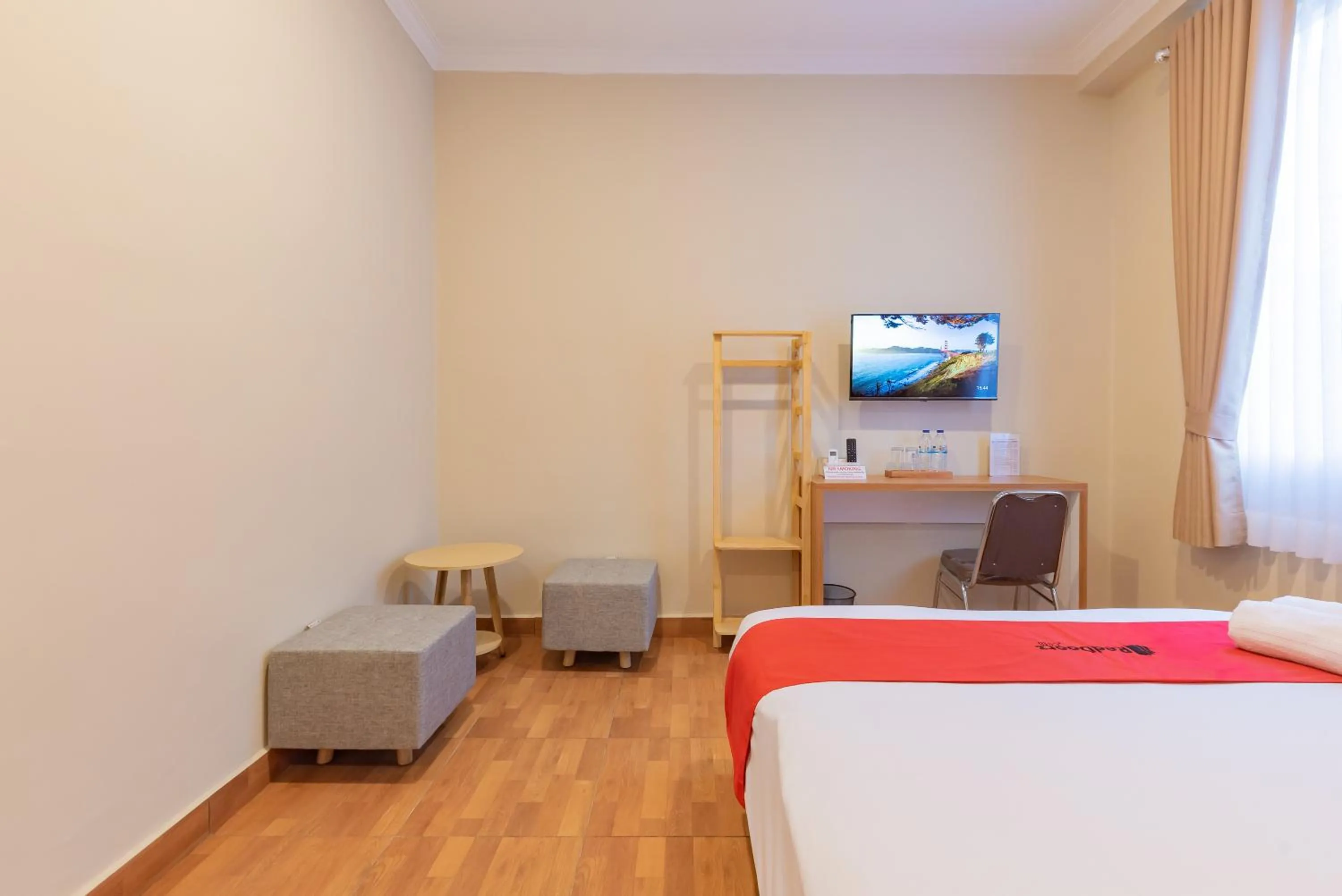 Bedroom, Bed in RedDoorz Plus @ Bagusrangin Street 2