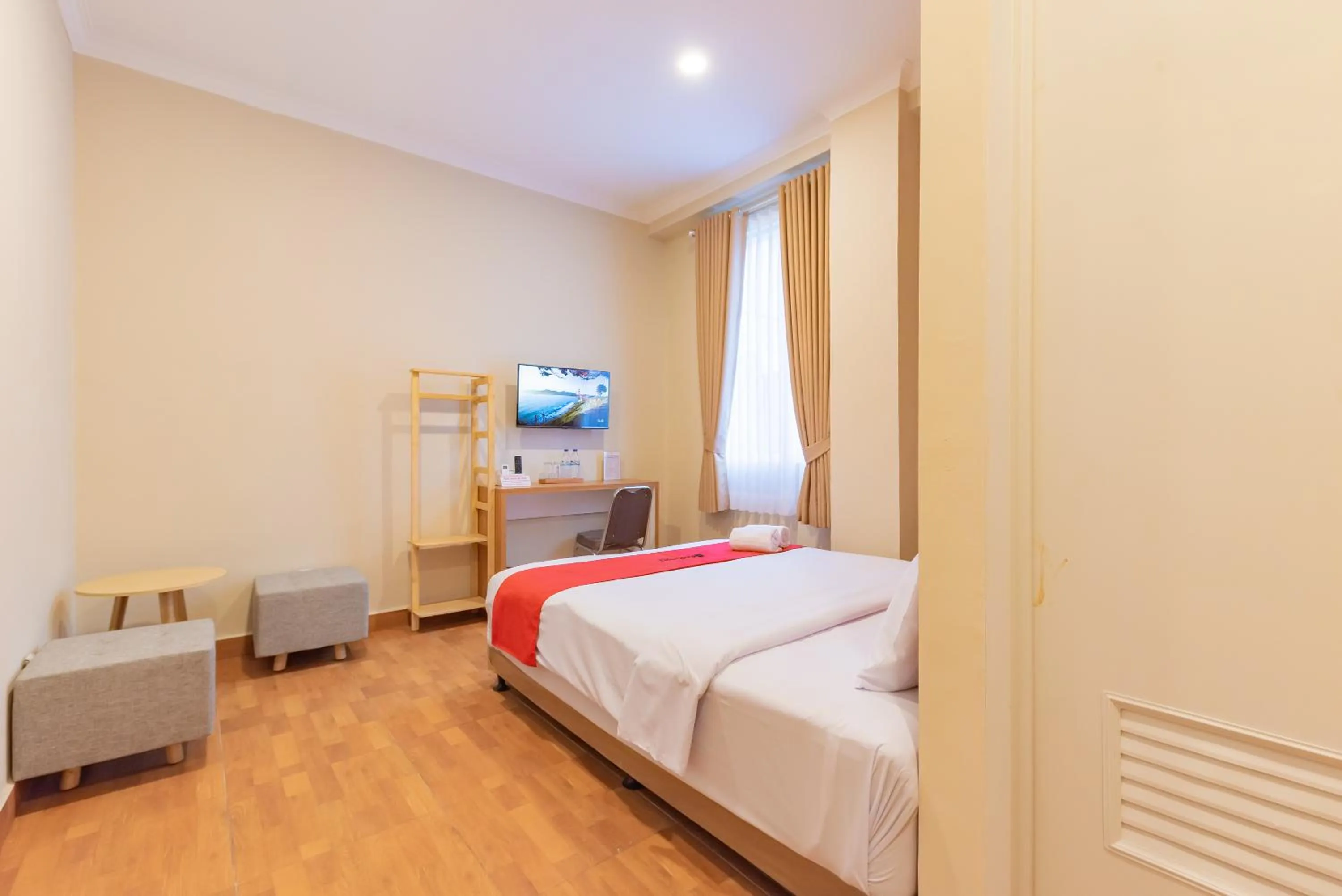 Bedroom, Bed in RedDoorz Plus @ Bagusrangin Street 2