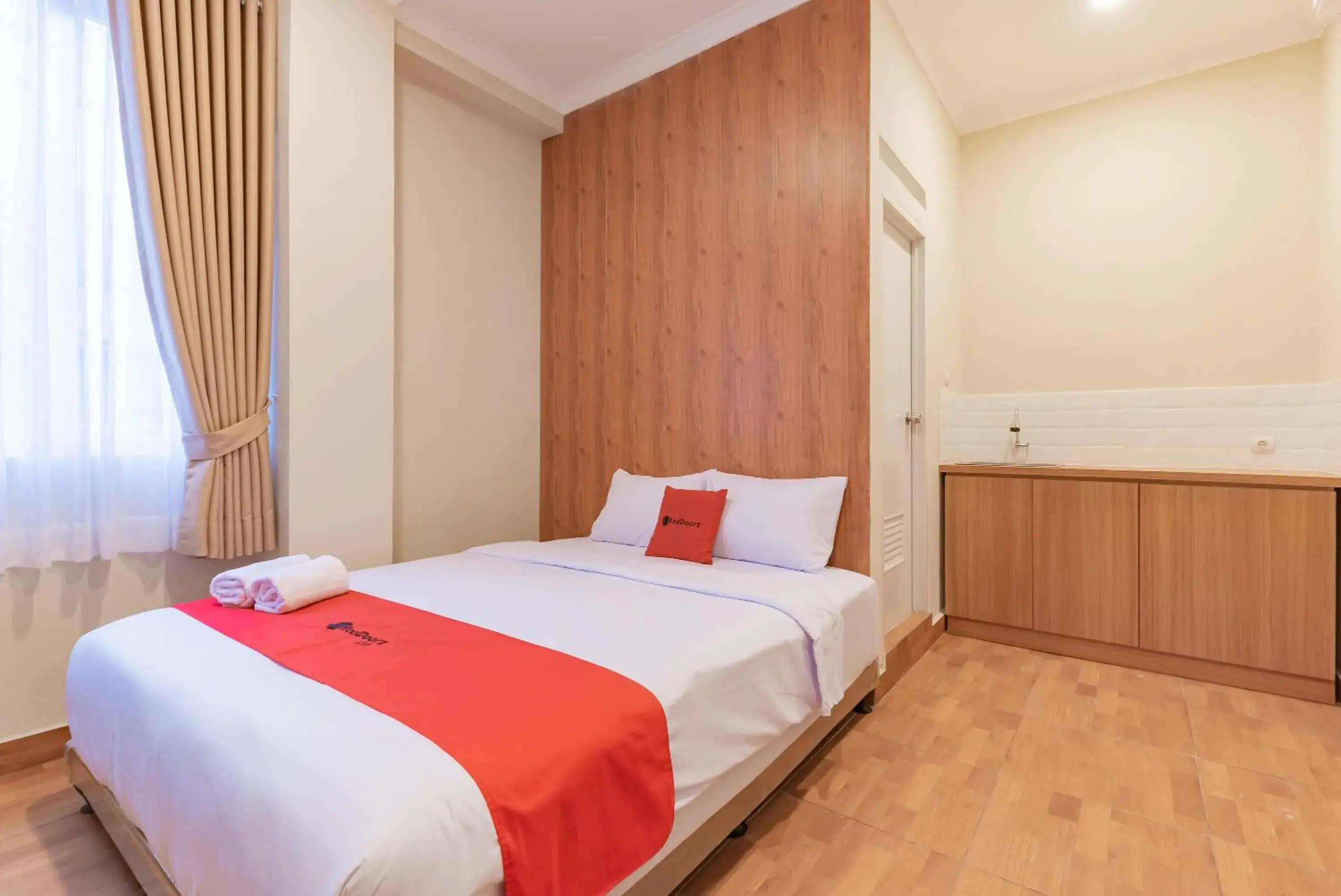 Standard Double Room in RedDoorz Plus @ Bagusrangin Street 2 Standard Double Room in RedDoorz Plus @ Bagusrangin Street 2