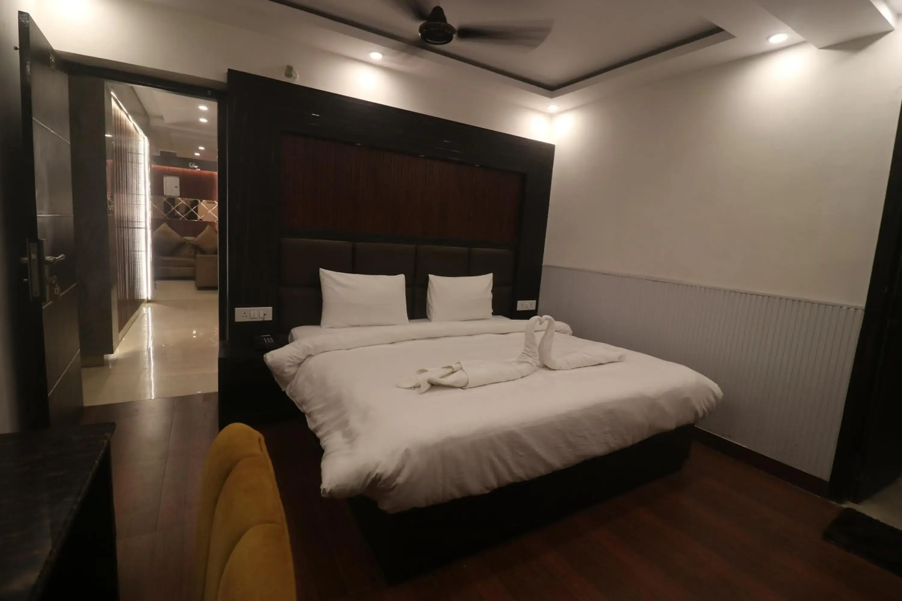 Bedroom, Bed in Aamod Feather Touch - Nainital Bedroom, Bed in Aamod Feather Touch - Nainital