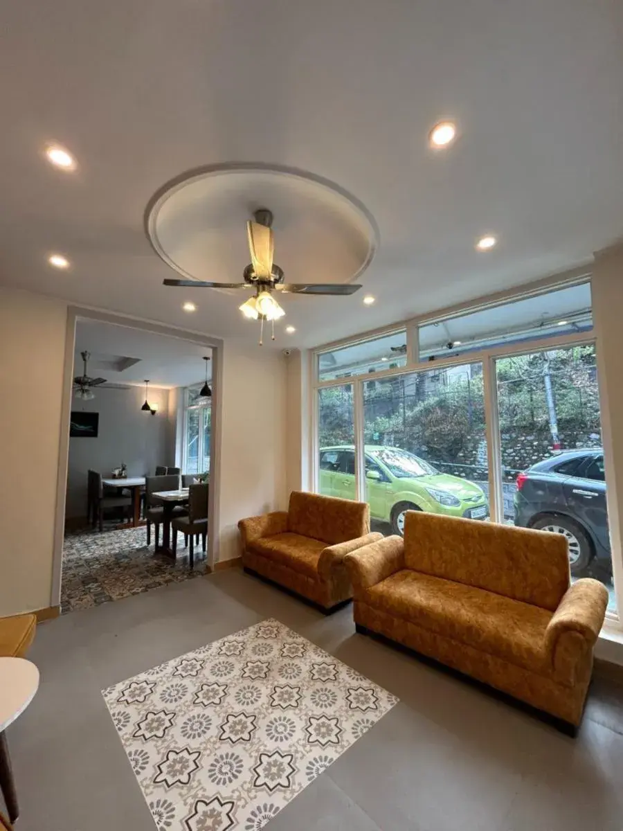 Lobby or reception in Aamod Feather Touch - Nainital Lobby or reception in Aamod Feather Touch - Nainital