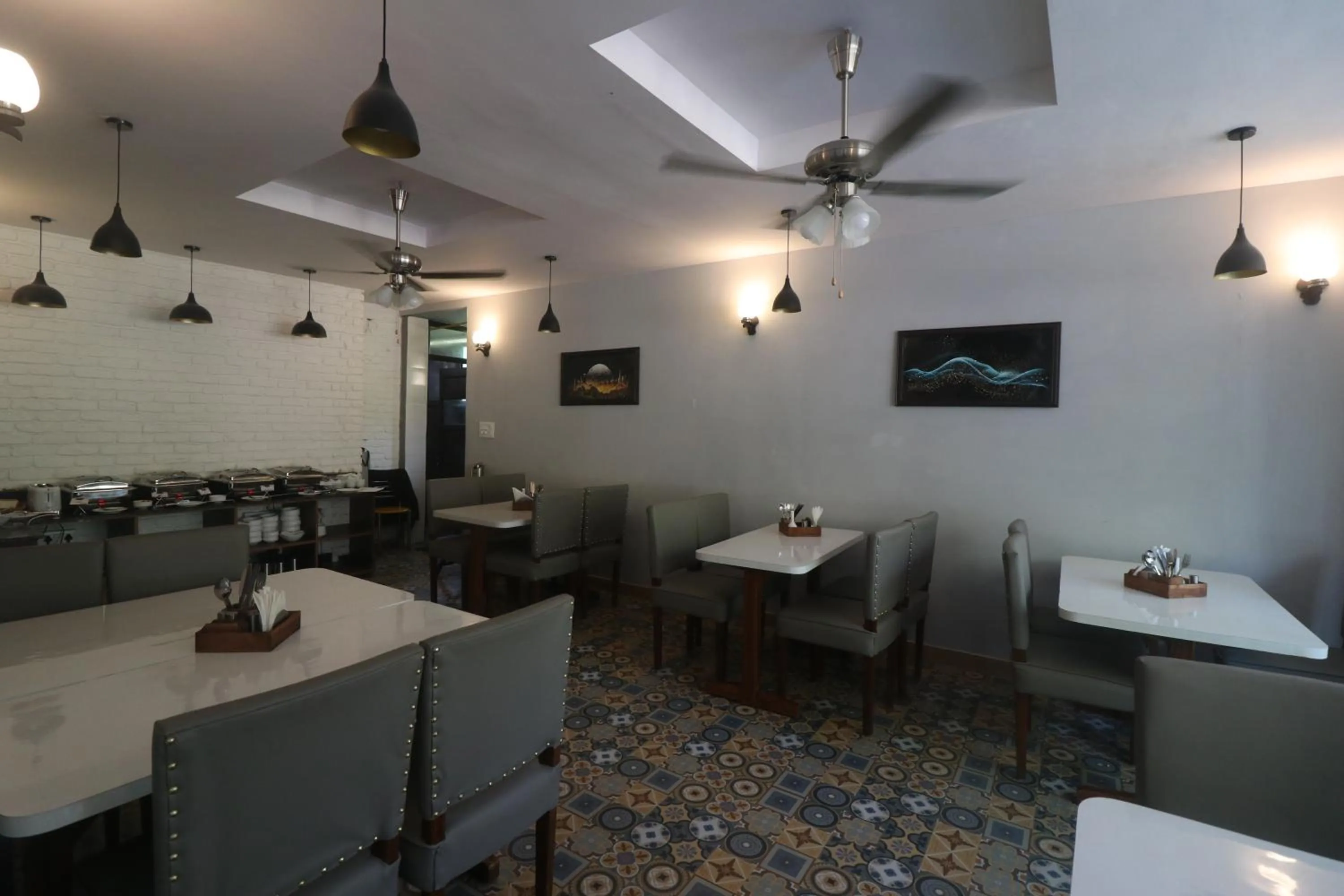 Restaurant/places to eat in Aamod Feather Touch - Nainital