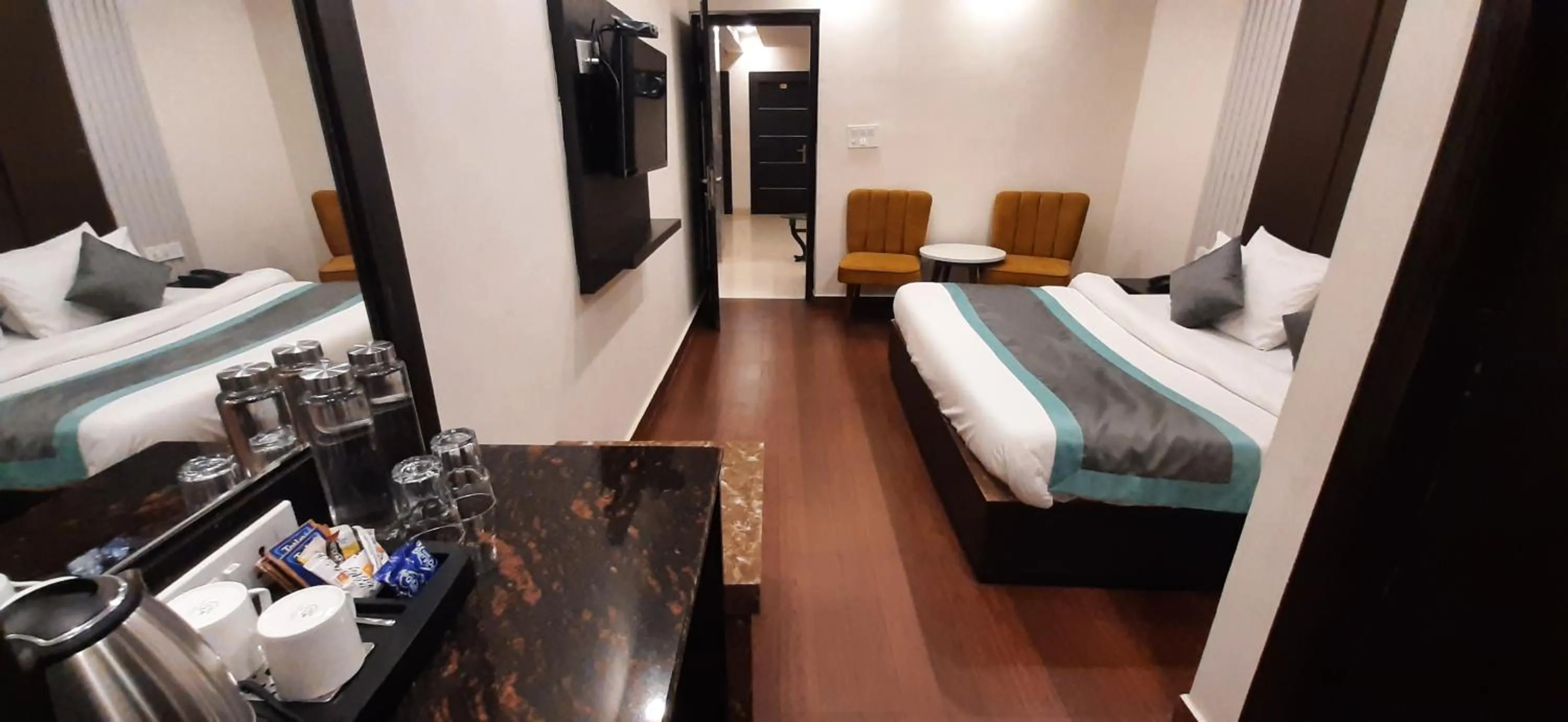 Bedroom, Bed in Aamod Feather Touch - Nainital