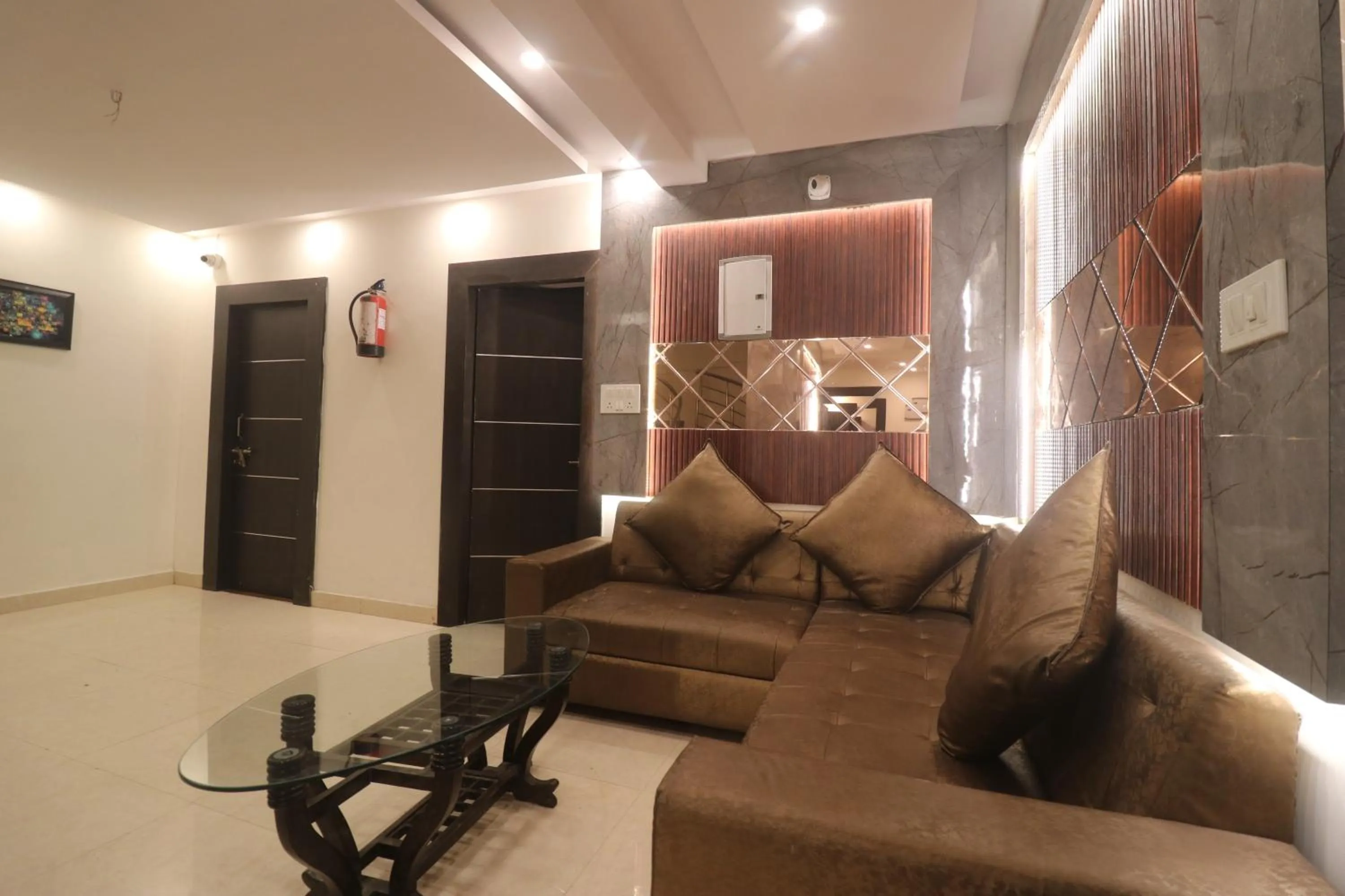 Lobby or reception in Aamod Feather Touch - Nainital