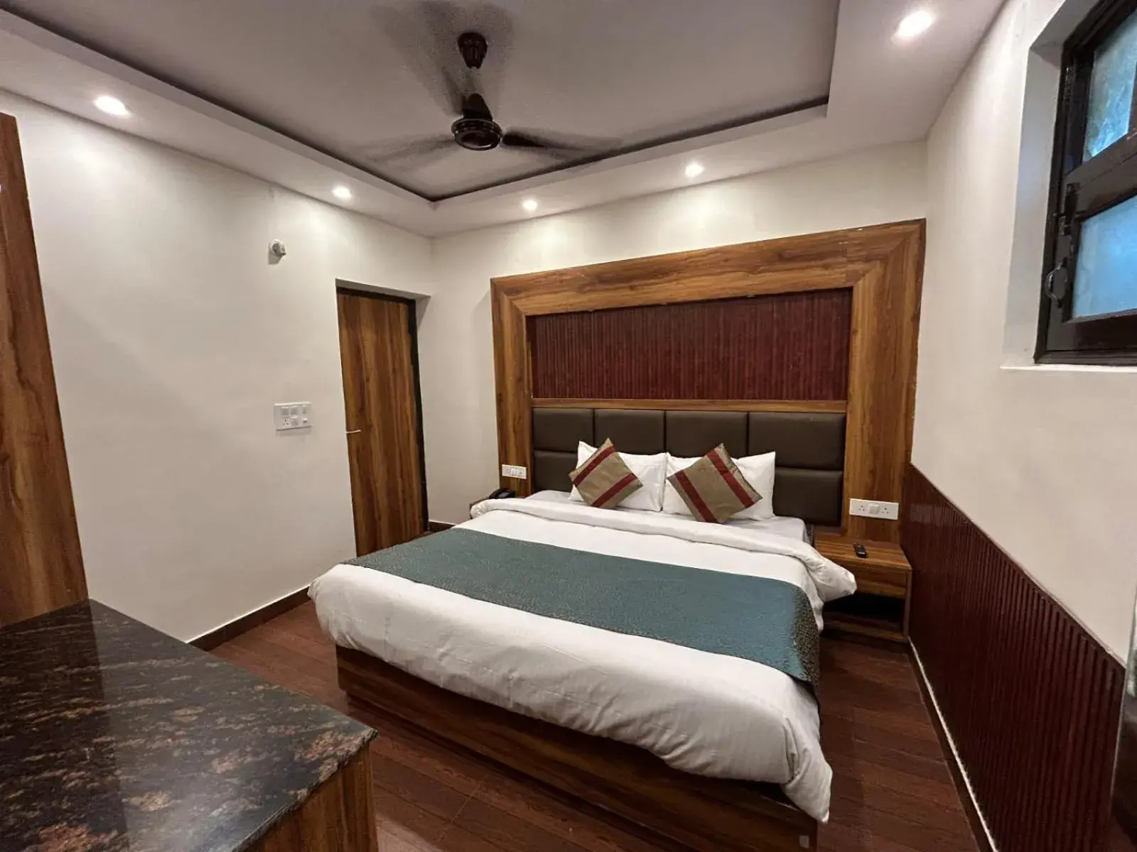 Bed in Aamod Feather Touch - Nainital Bed in Aamod Feather Touch - Nainital