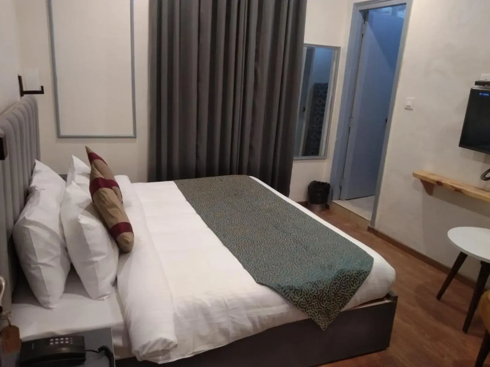 Bedroom, Bed in Aamod Feather Touch - Nainital Bedroom, Bed in Aamod Feather Touch - Nainital