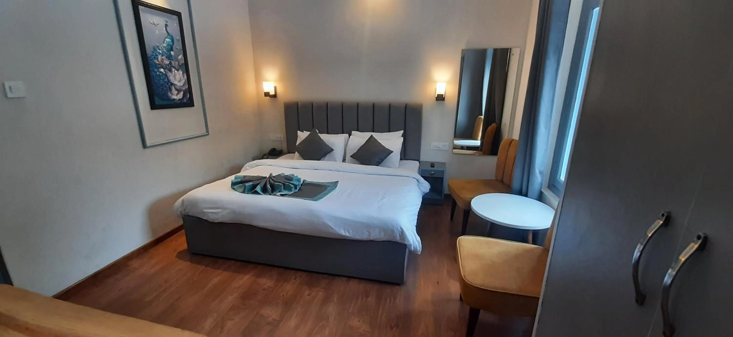 Bedroom, Bed in Aamod Feather Touch - Nainital