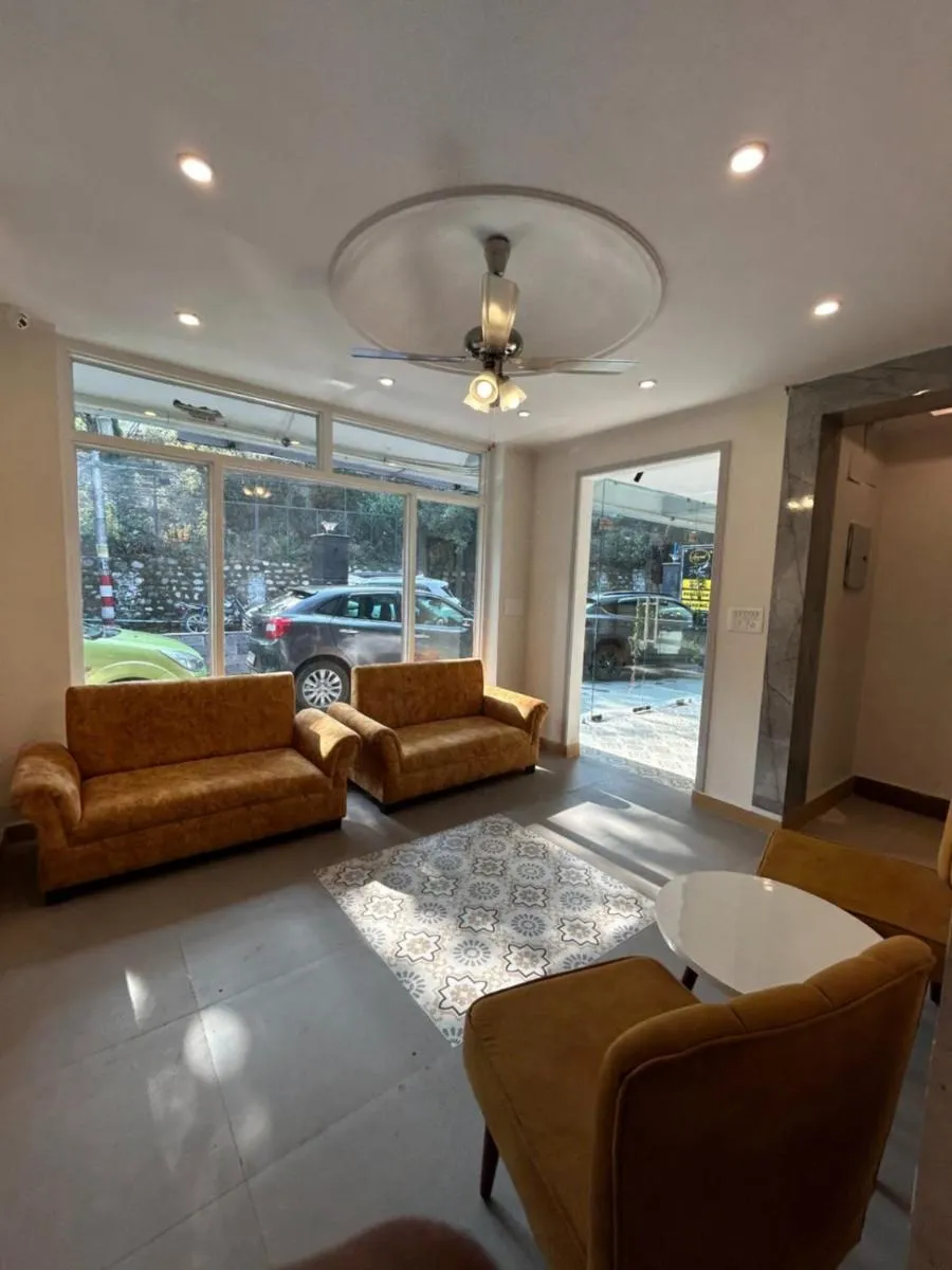 Lobby or reception in Aamod Feather Touch - Nainital