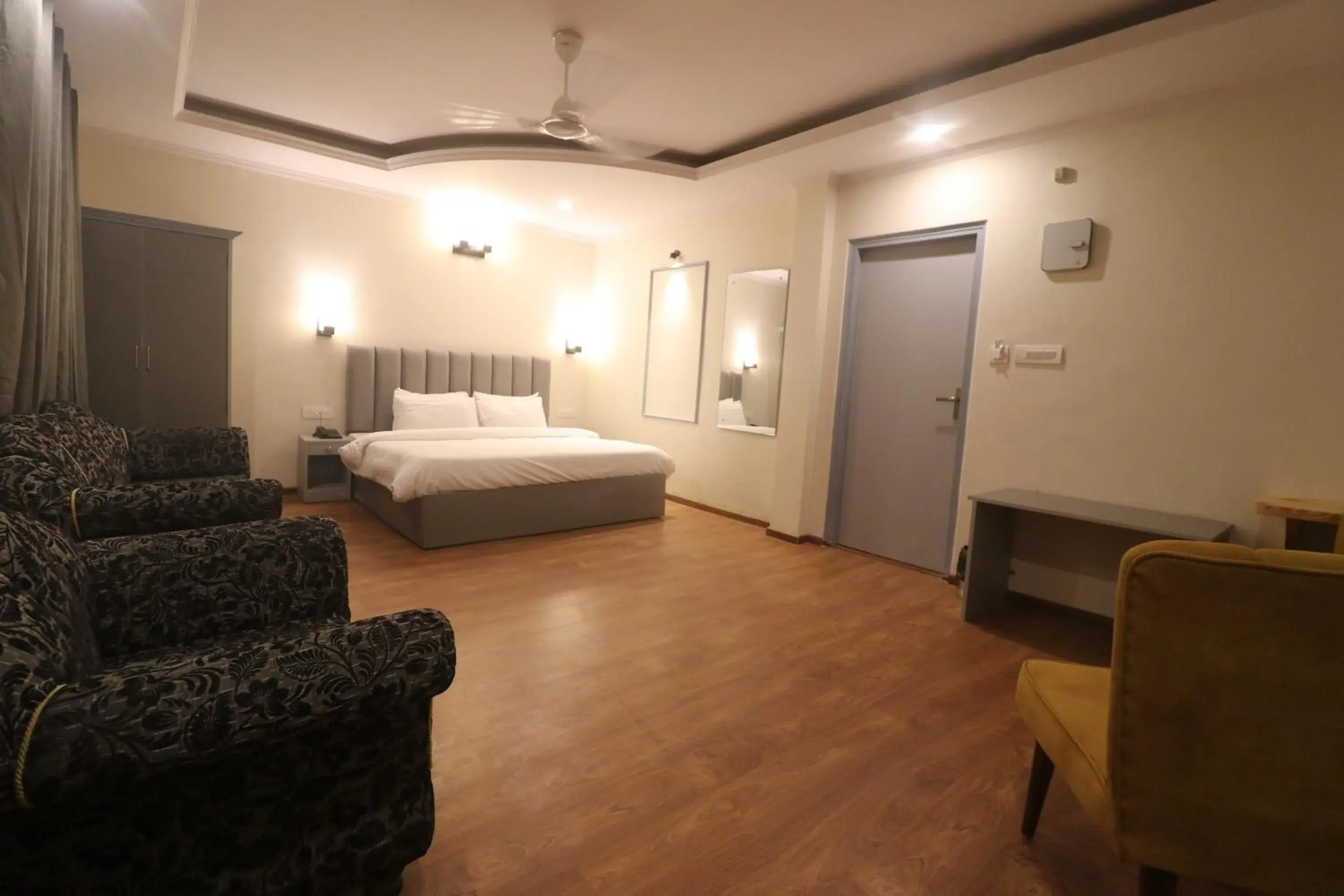 Photo of the whole room, Bed in Aamod Feather Touch - Nainital Photo of the whole room, Bed in Aamod Feather Touch - Nainital